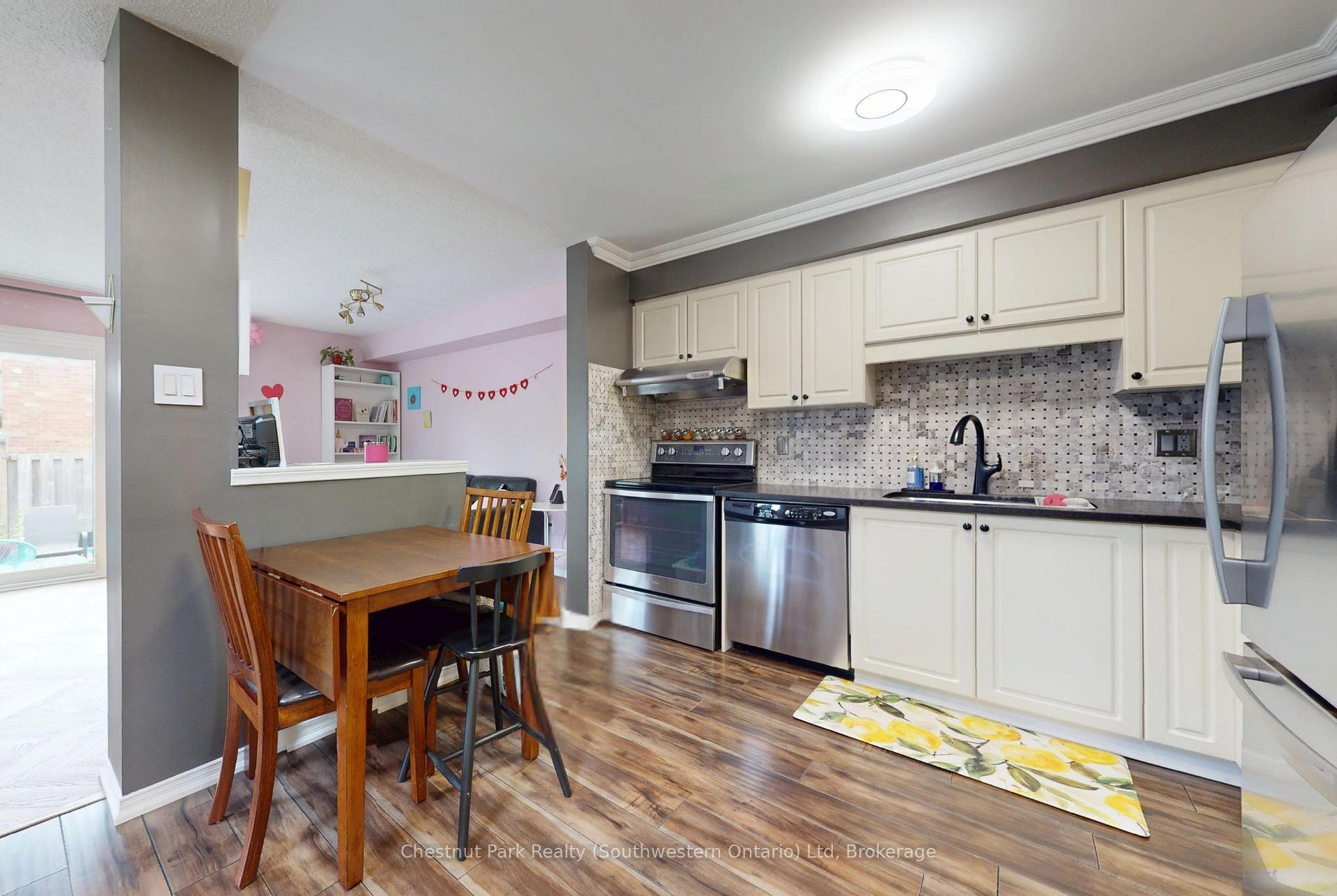 Photo 7 of 124 Gosling Gardens, Guelph, Clairfields/Hanlon Business Park — HOMEH