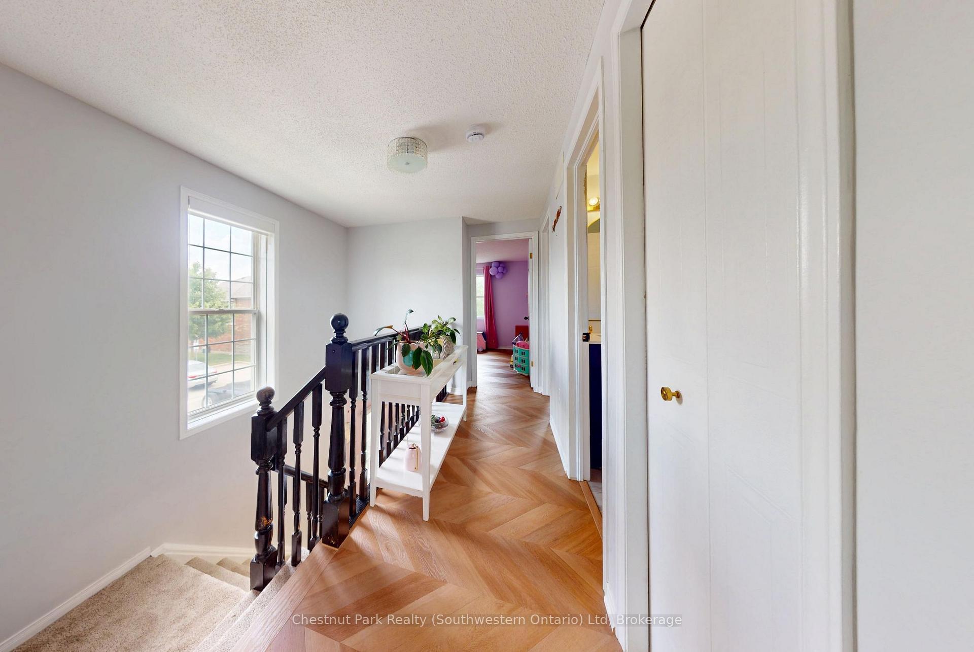 Photo 10 of 124 Gosling Gardens, Guelph, Clairfields/Hanlon Business Park — HOMEH