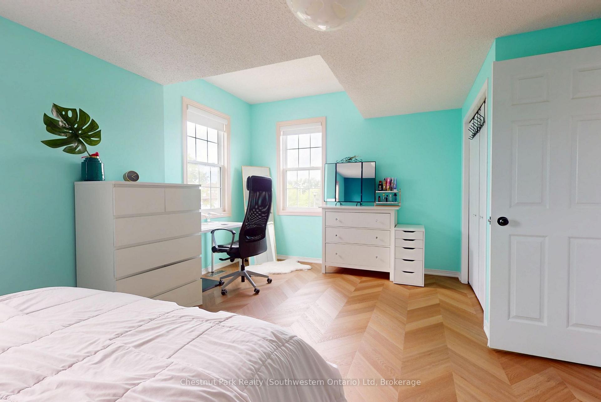 Photo 12 of 124 Gosling Gardens, Guelph, Clairfields/Hanlon Business Park — HOMEH
