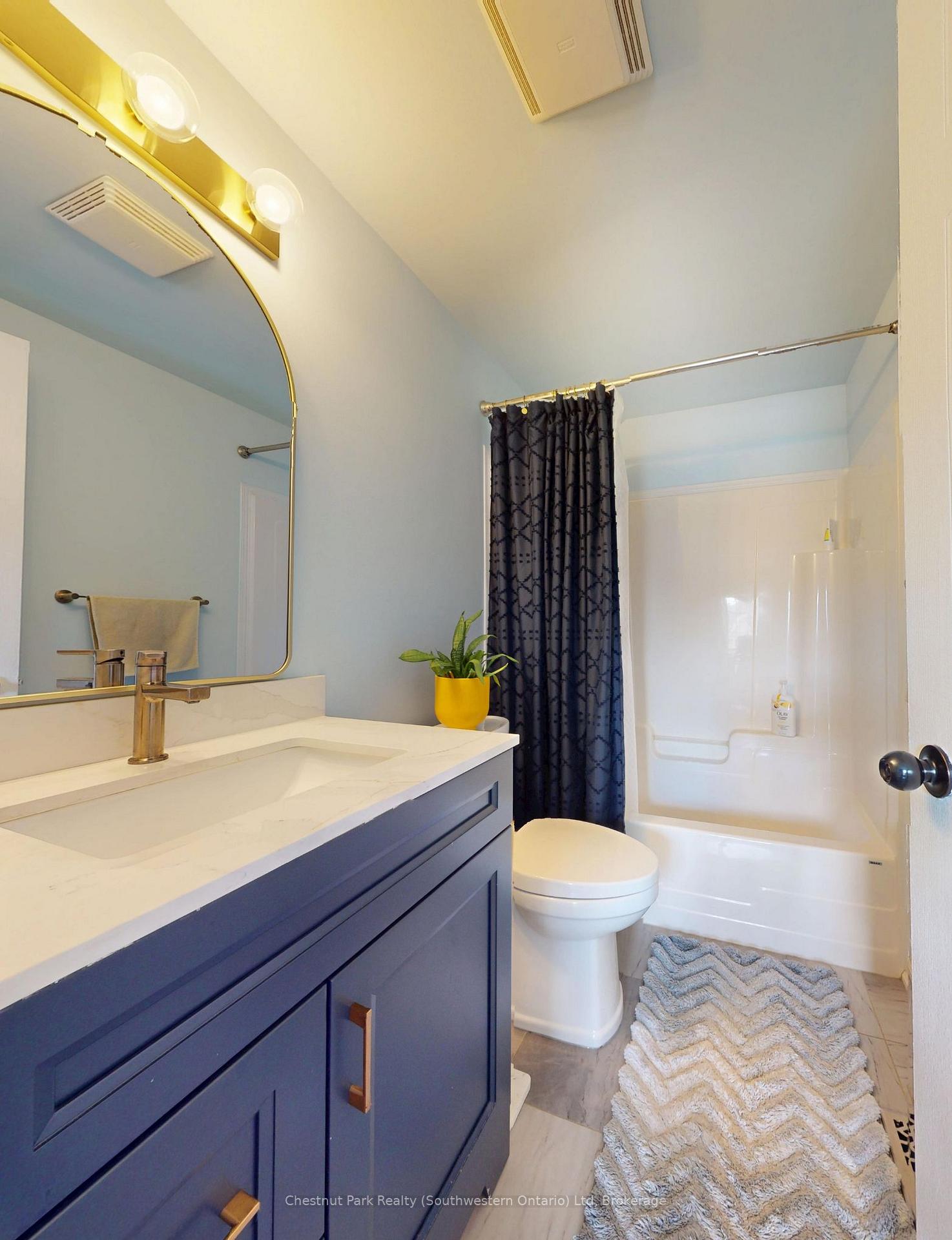 Photo 13 of 124 Gosling Gardens, Guelph, Clairfields/Hanlon Business Park — HOMEH