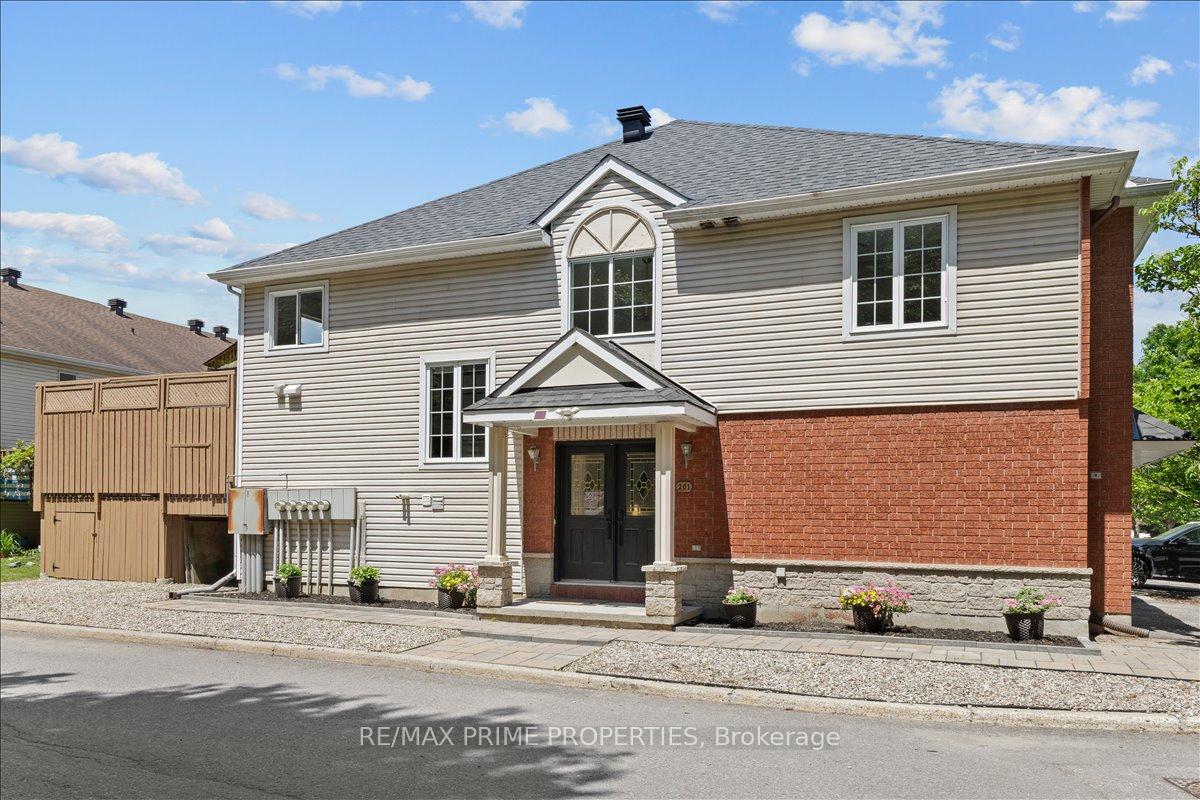 Photo 2 of 201 Gladeview Private, Ottawa, Upper Hunt Club — HOMEH