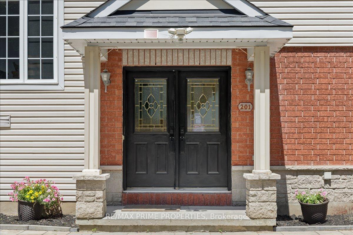 Photo 3 of 201 Gladeview Private, Ottawa, Upper Hunt Club — HOMEH