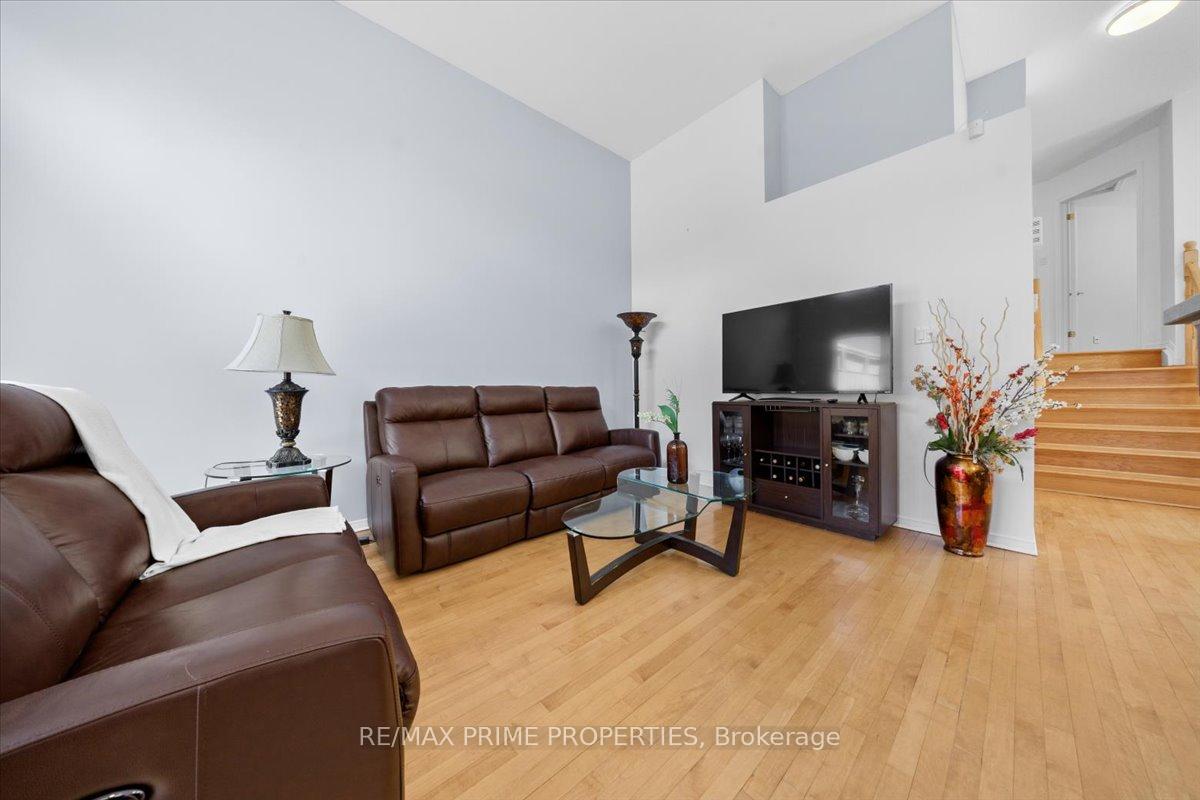 Photo 8 of 201 Gladeview Private, Ottawa, Upper Hunt Club — HOMEH