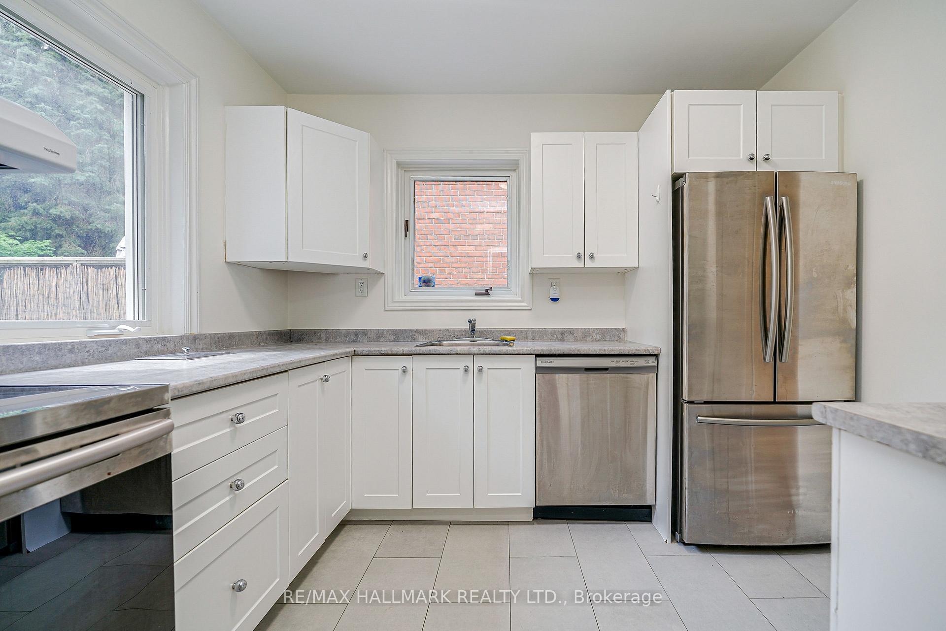 Photo 5 of 59 Fairfield Road, Toronto, Mount Pleasant East — HOMEH