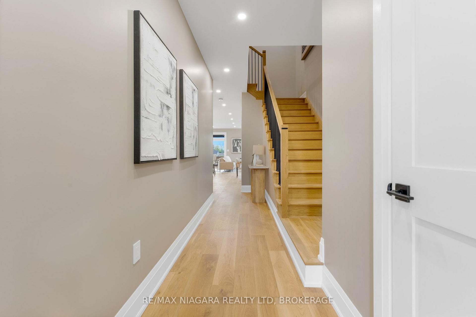 Photo 2 of 6200 Curlin Crescent, Niagara Falls, Forestview — HOMEH