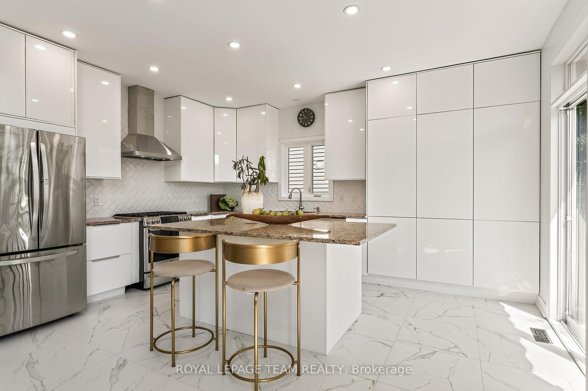 Photo 12 of 28 Borealis Crescent, Ottawa, Carson Meadows — HOMEH