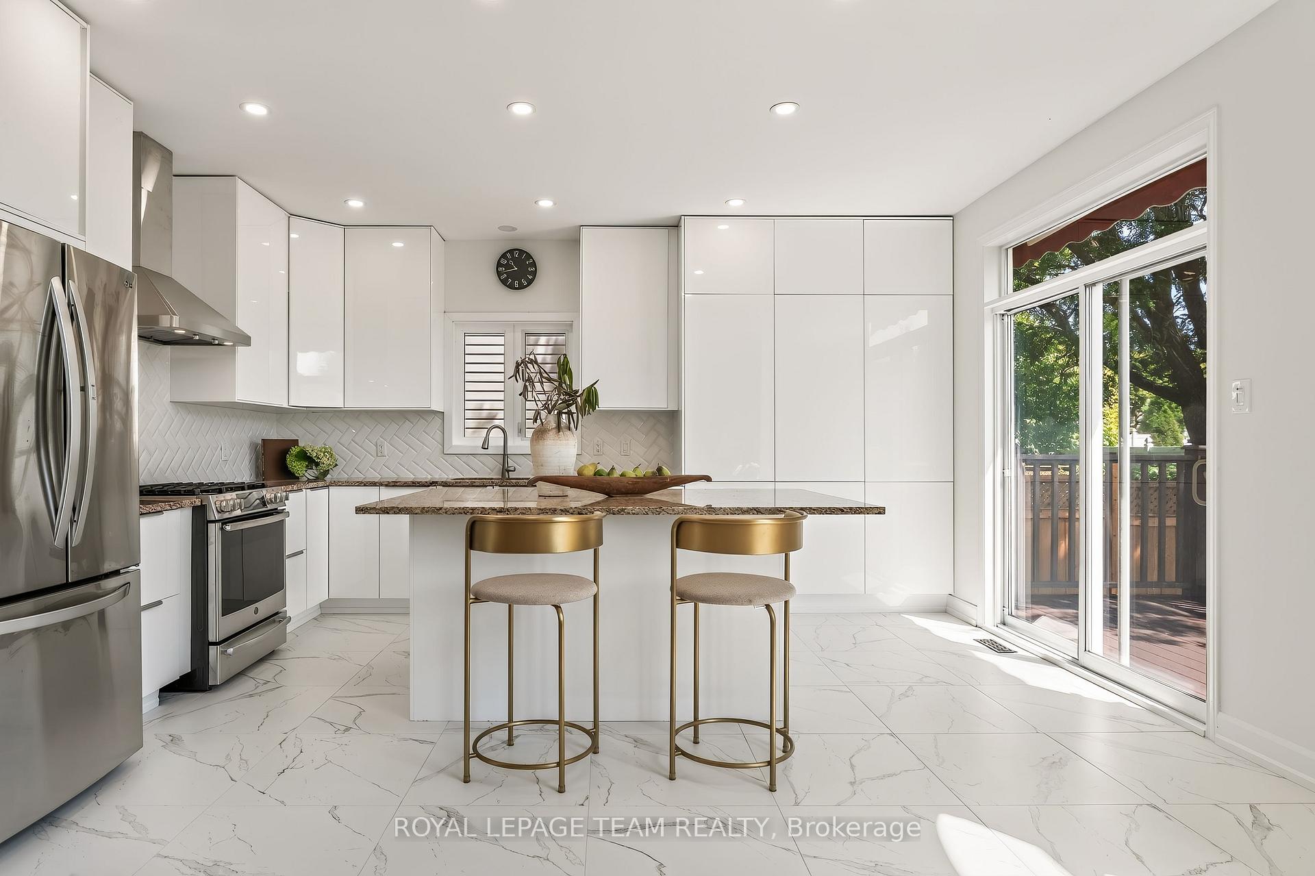 Photo 13 of 28 Borealis Crescent, Ottawa, Carson Meadows — HOMEH