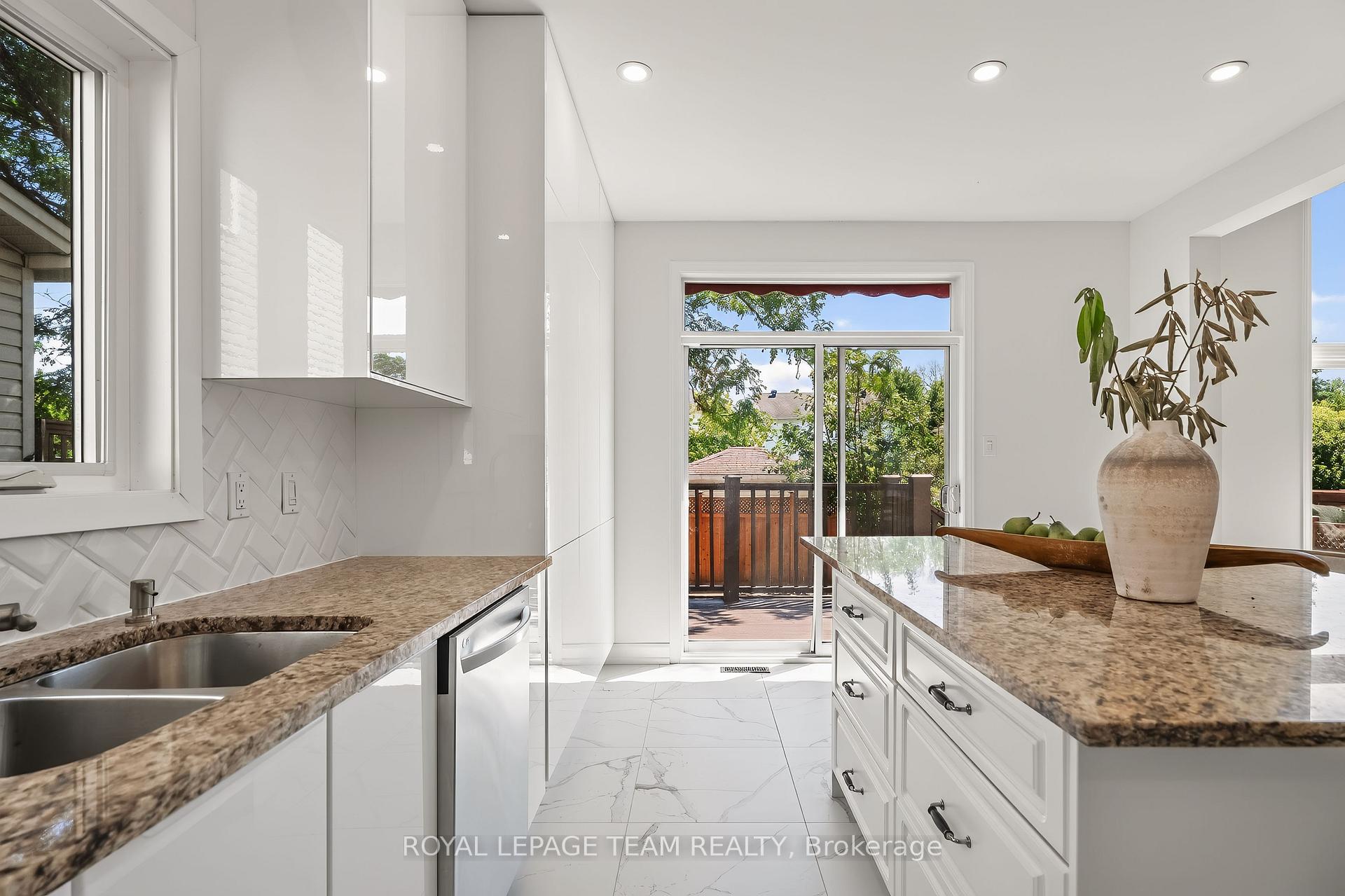 Photo 15 of 28 Borealis Crescent, Ottawa, Carson Meadows — HOMEH