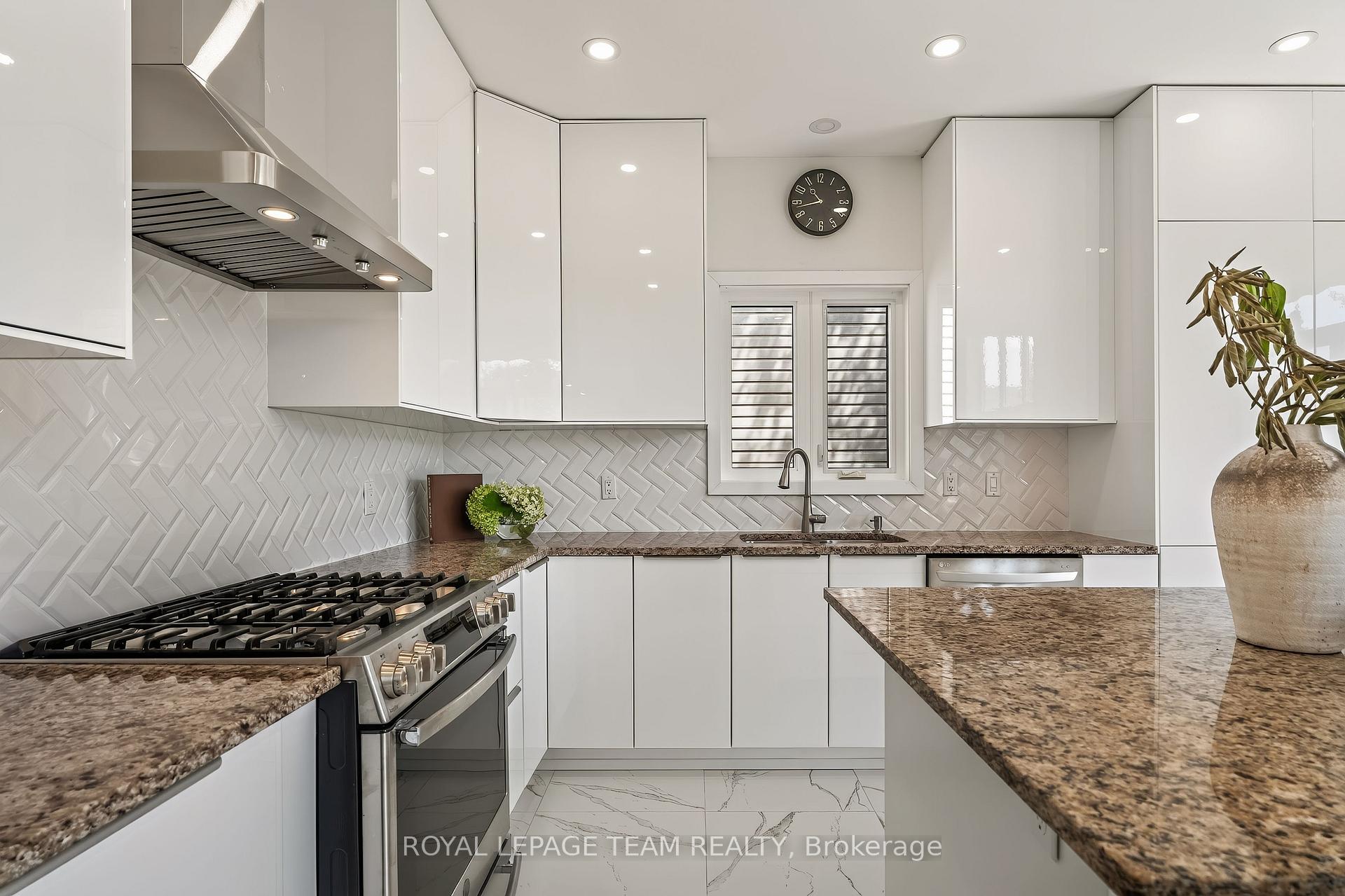 Photo 16 of 28 Borealis Crescent, Ottawa, Carson Meadows — HOMEH
