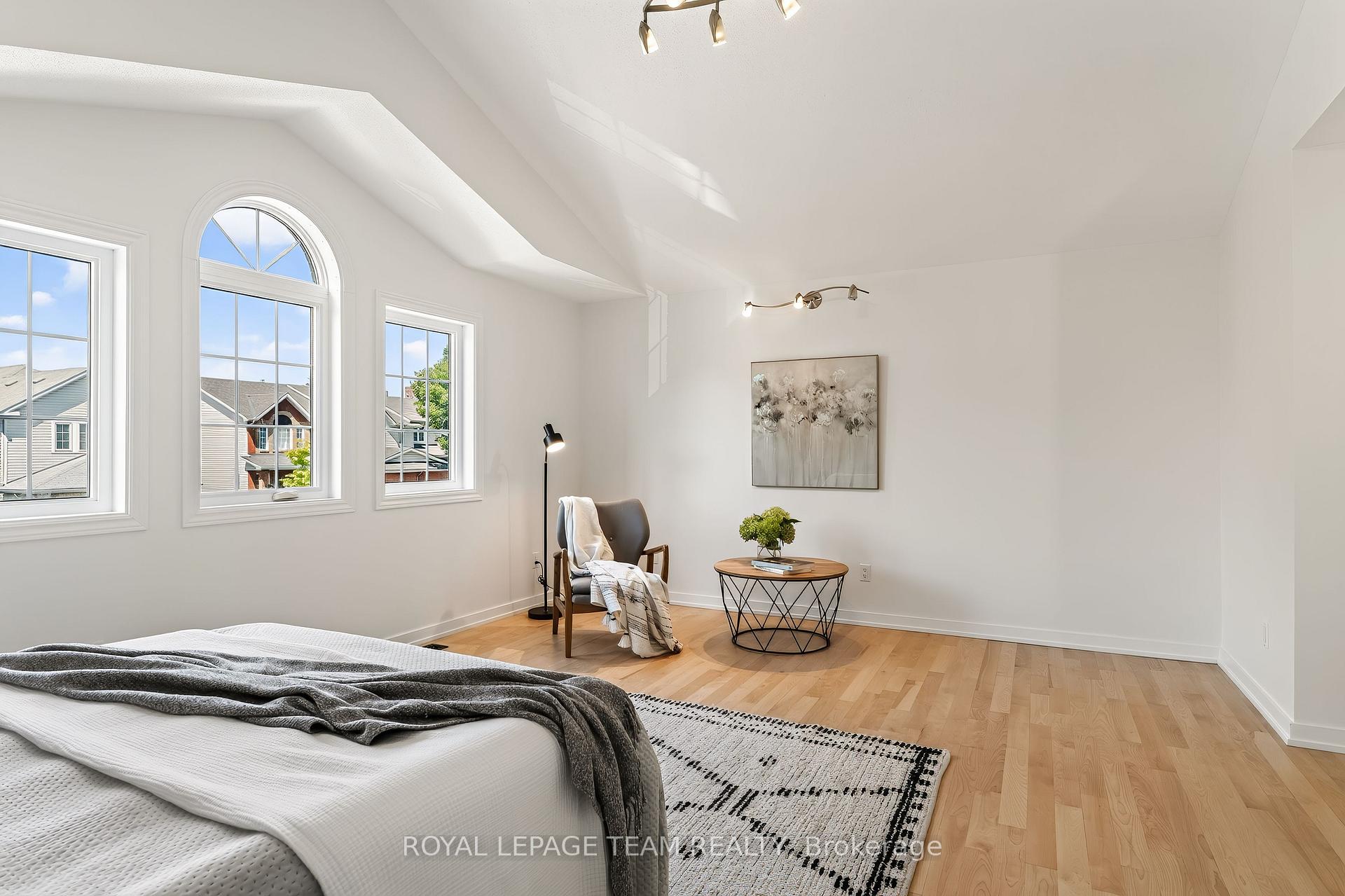 Photo 23 of 28 Borealis Crescent, Ottawa, Carson Meadows — HOMEH