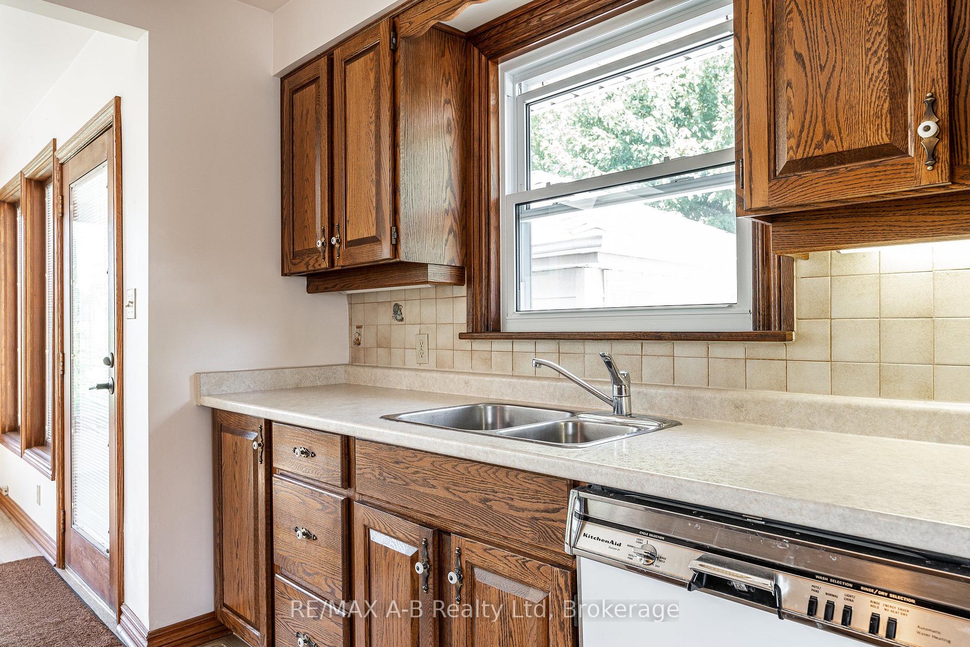 Photo 12 of 34 Warner Street, St. Marys — HOMEH