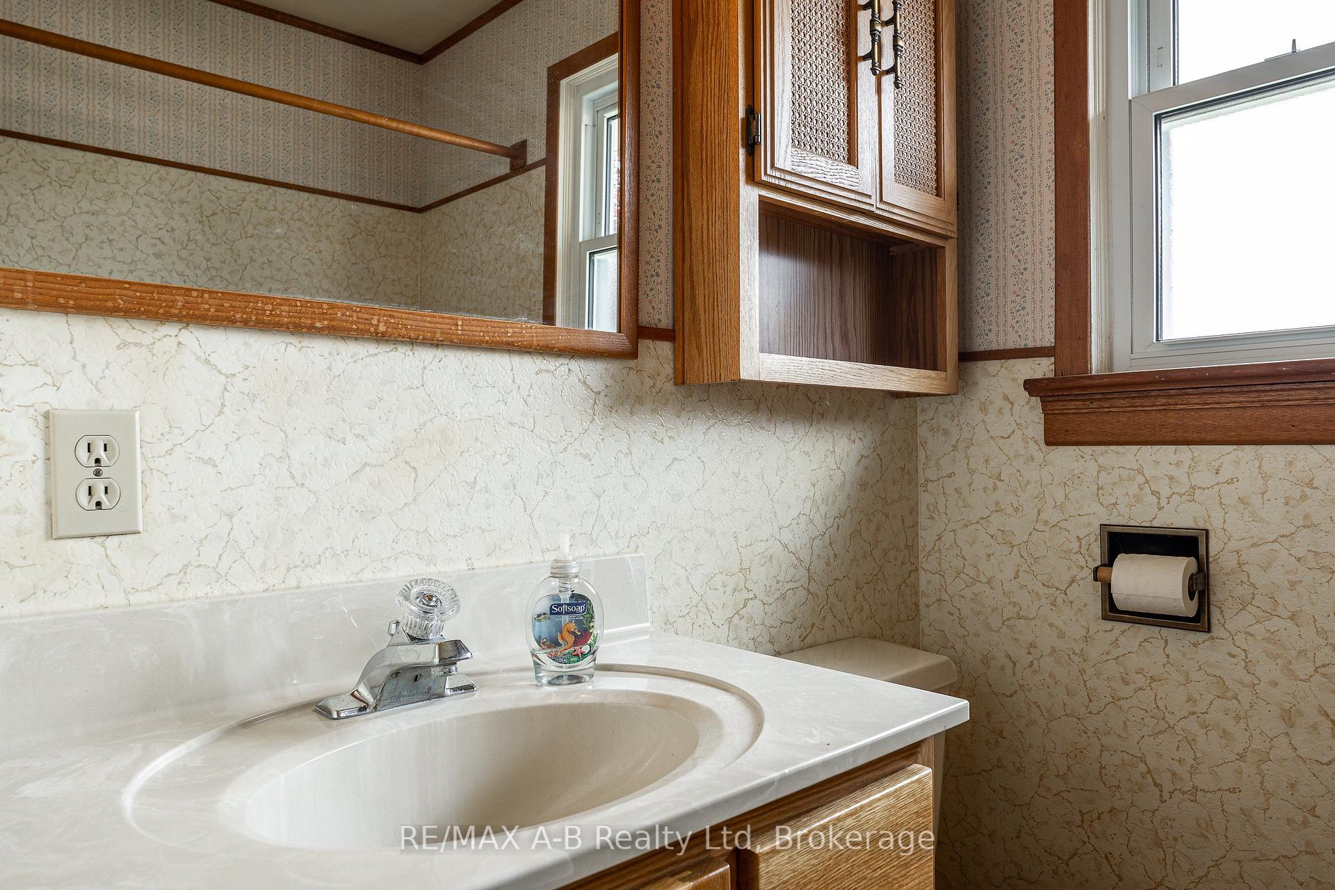 Photo 22 of 34 Warner Street, St. Marys — HOMEH