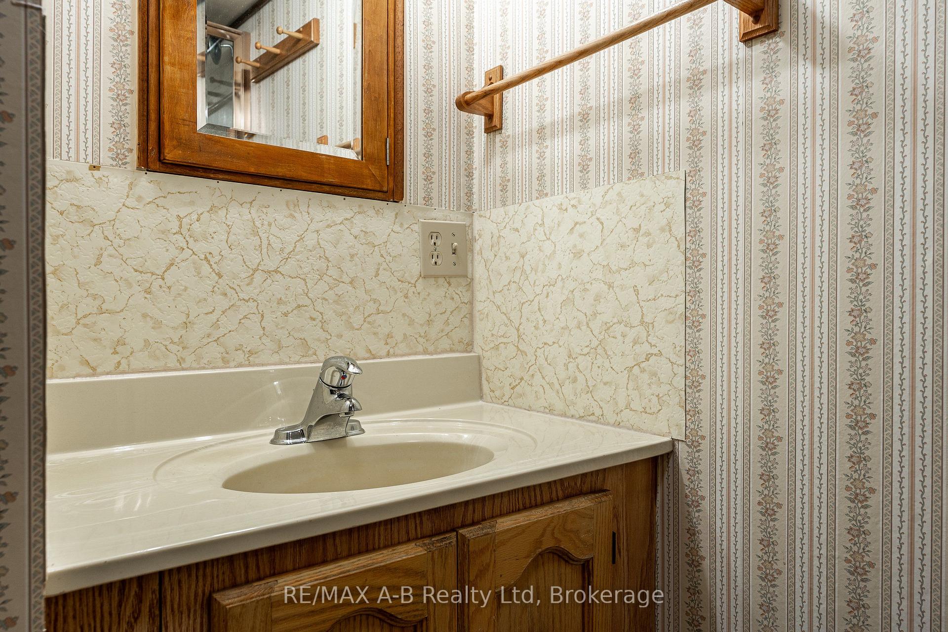 Photo 31 of 34 Warner Street, St. Marys — HOMEH