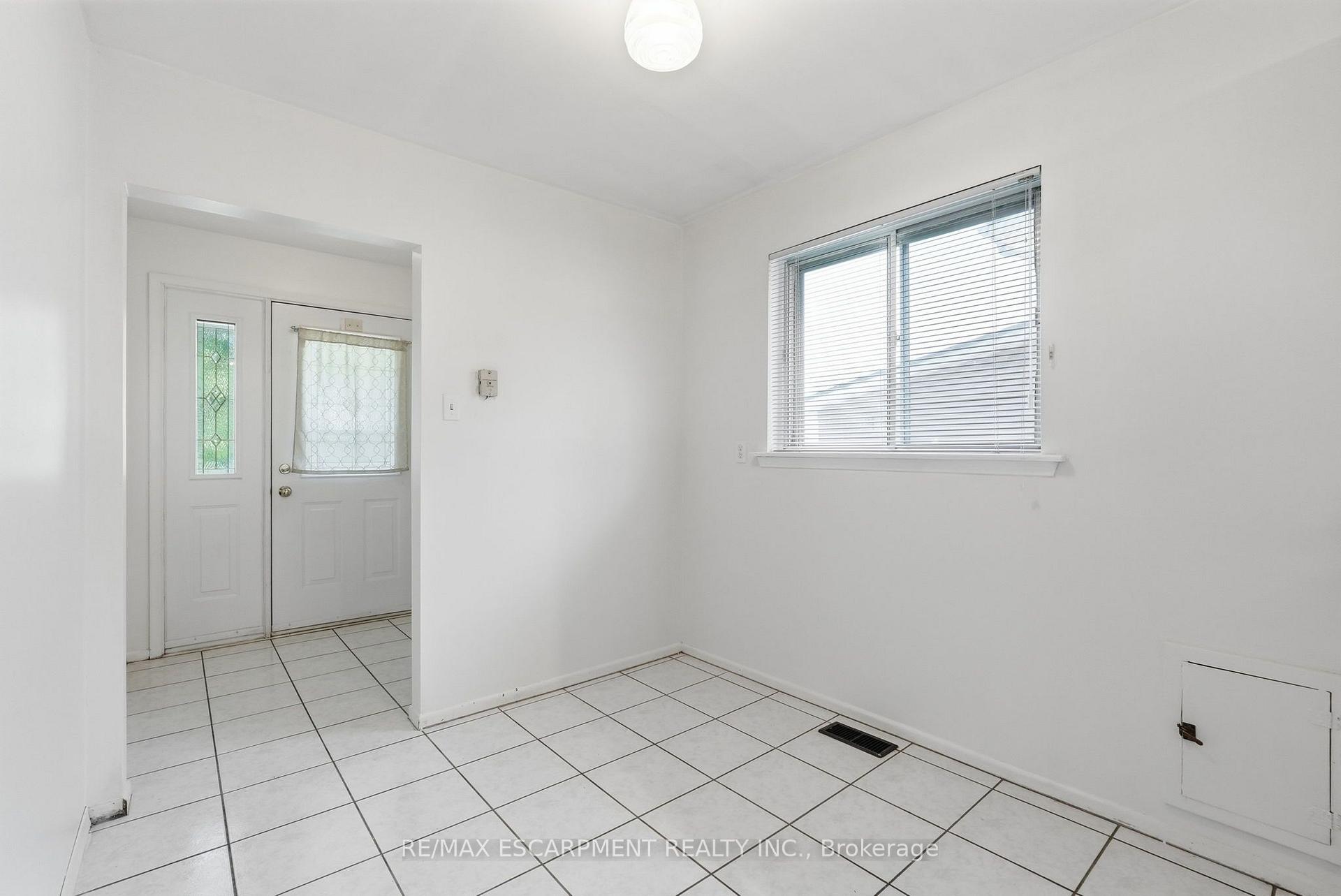 Photo 6 of 2469 Padstow Crescent, Mississauga, Clarkson — HOMEH