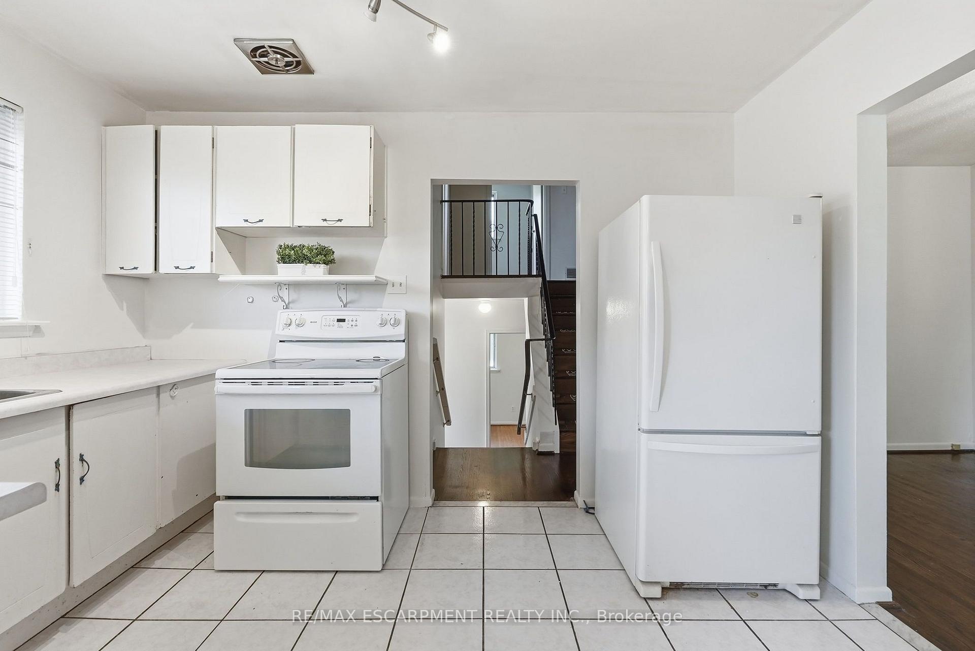 Photo 7 of 2469 Padstow Crescent, Mississauga, Clarkson — HOMEH