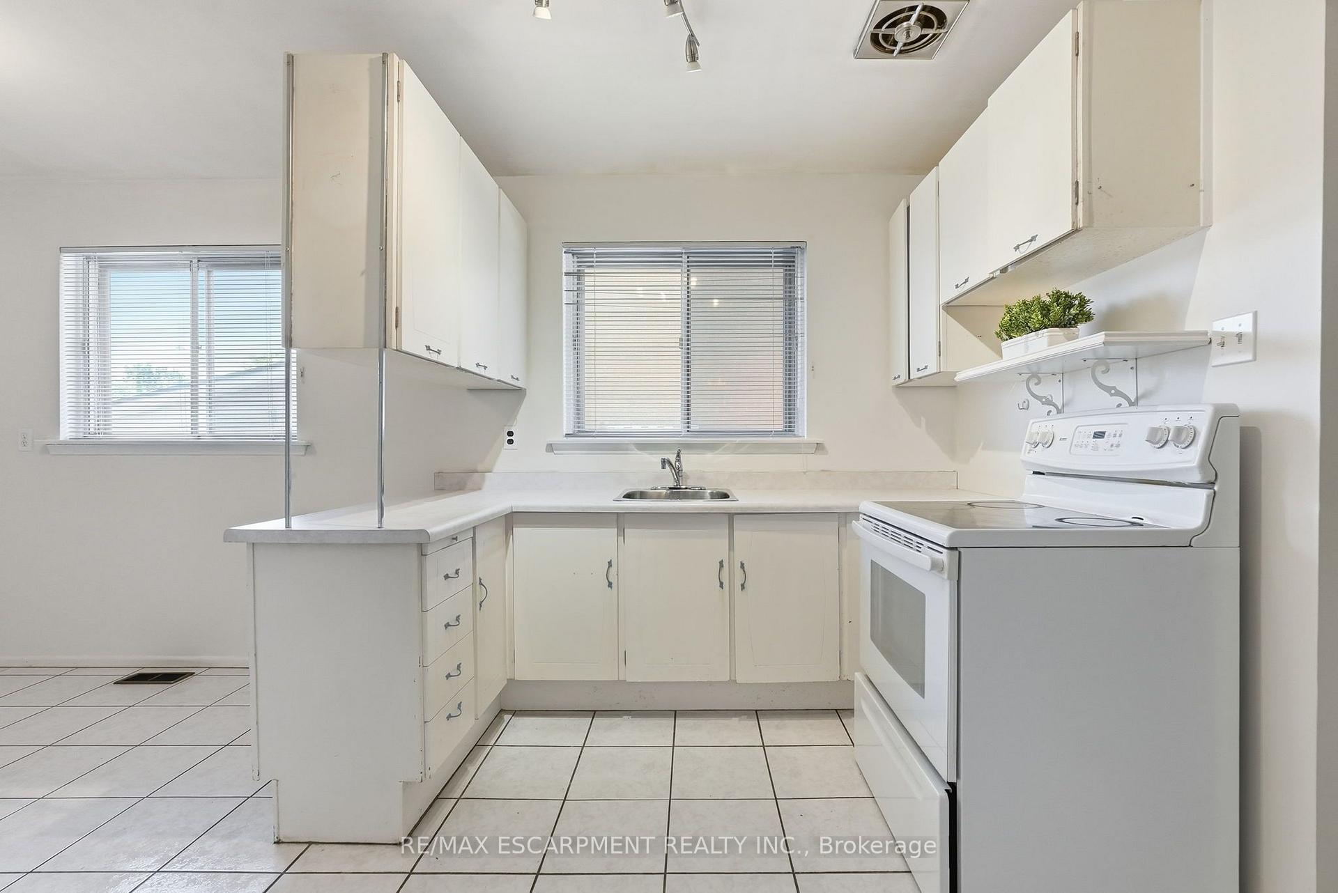 Photo 9 of 2469 Padstow Crescent, Mississauga, Clarkson — HOMEH