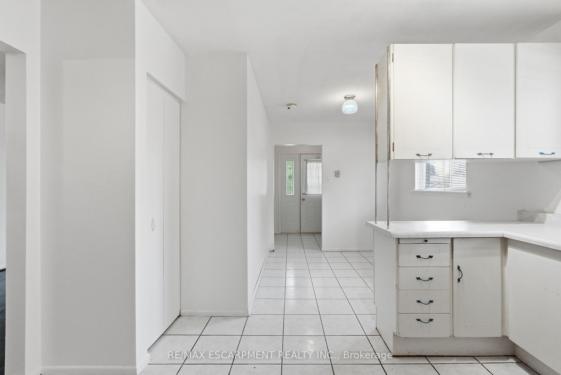 Photo 10 of 2469 Padstow Crescent, Mississauga, Clarkson — HOMEH