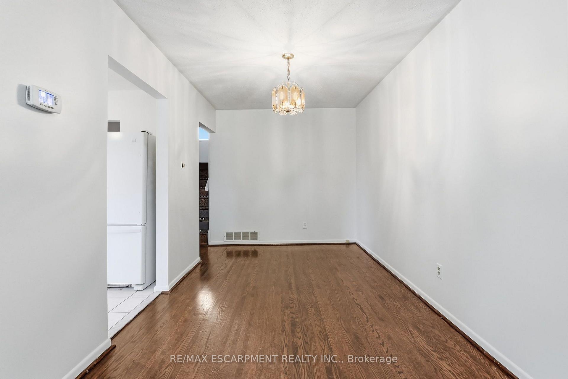 Photo 11 of 2469 Padstow Crescent, Mississauga, Clarkson — HOMEH