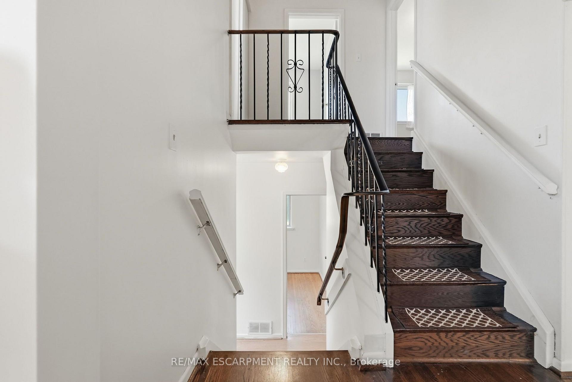Photo 16 of 2469 Padstow Crescent, Mississauga, Clarkson — HOMEH