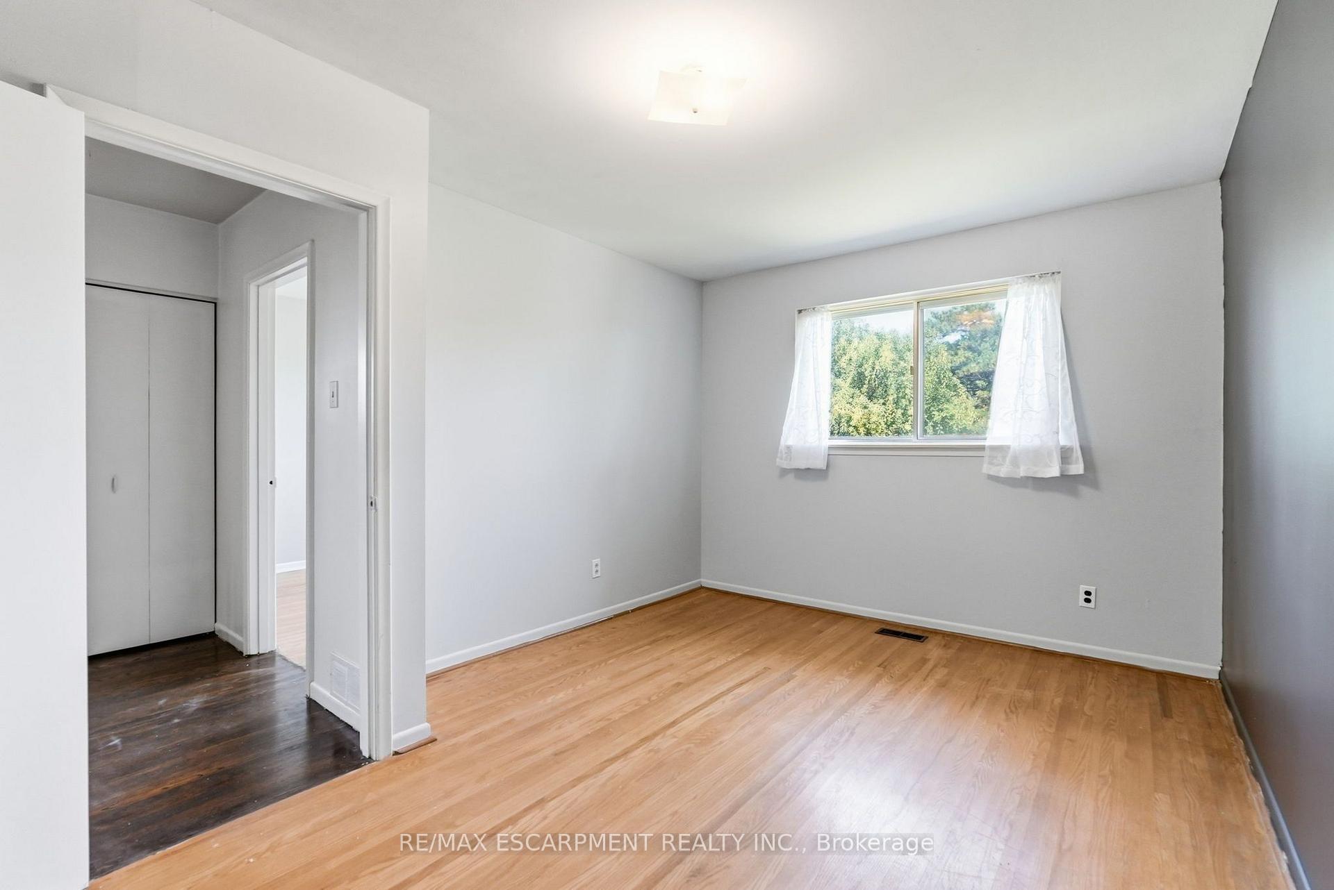 Photo 17 of 2469 Padstow Crescent, Mississauga, Clarkson — HOMEH