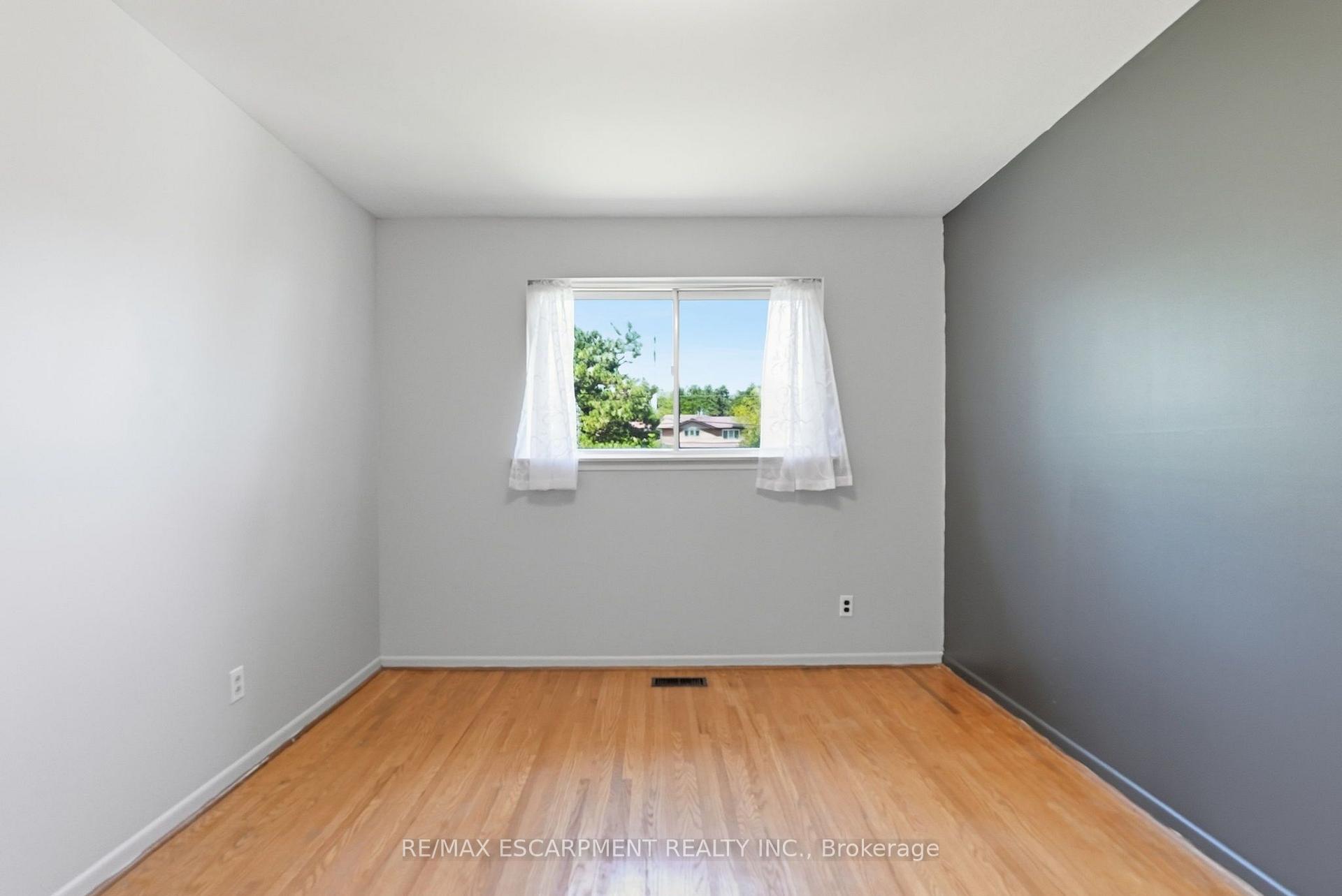 Photo 18 of 2469 Padstow Crescent, Mississauga, Clarkson — HOMEH