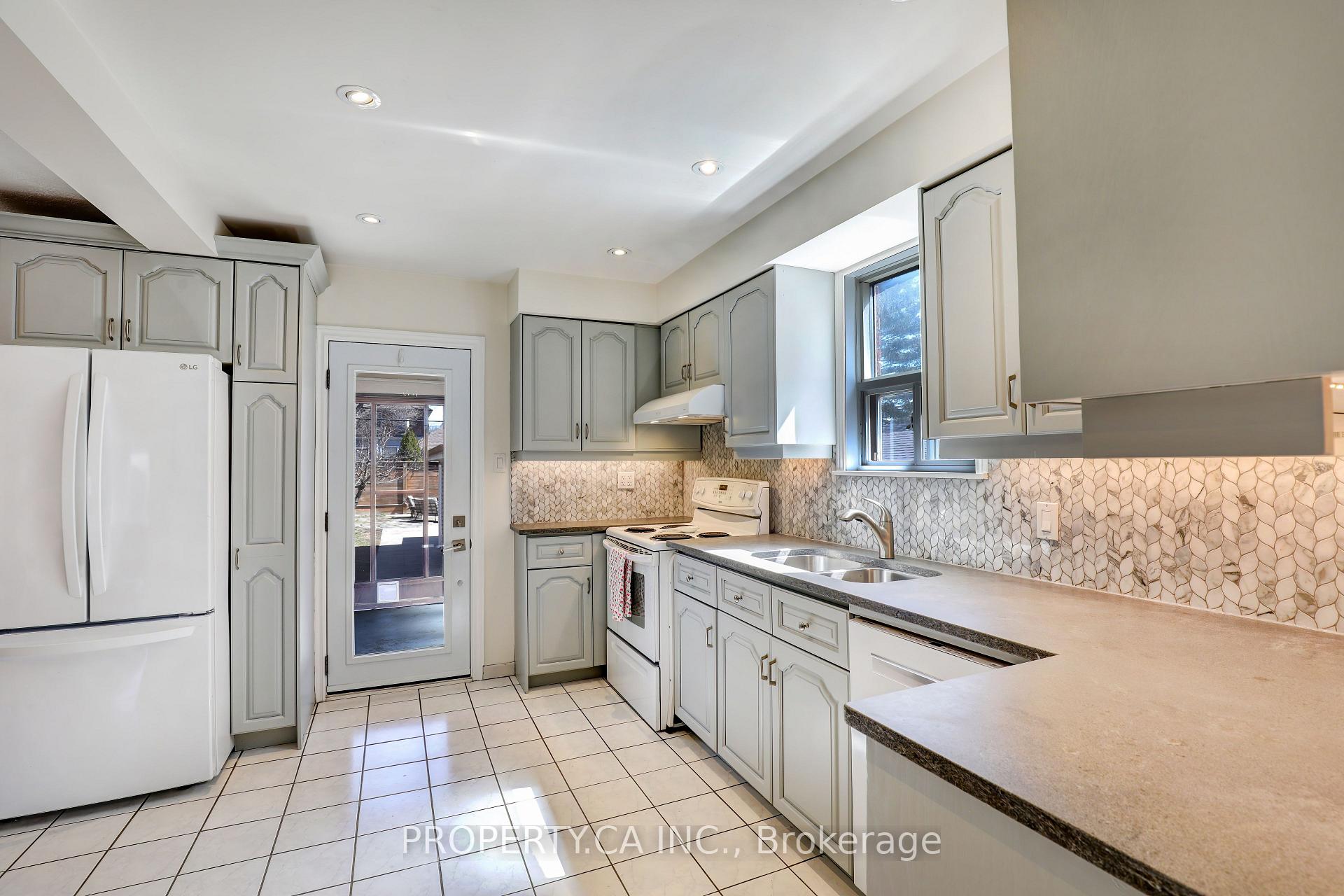 Photo 9 of 135 Cadorna Avenue, Toronto, East York — HOMEH
