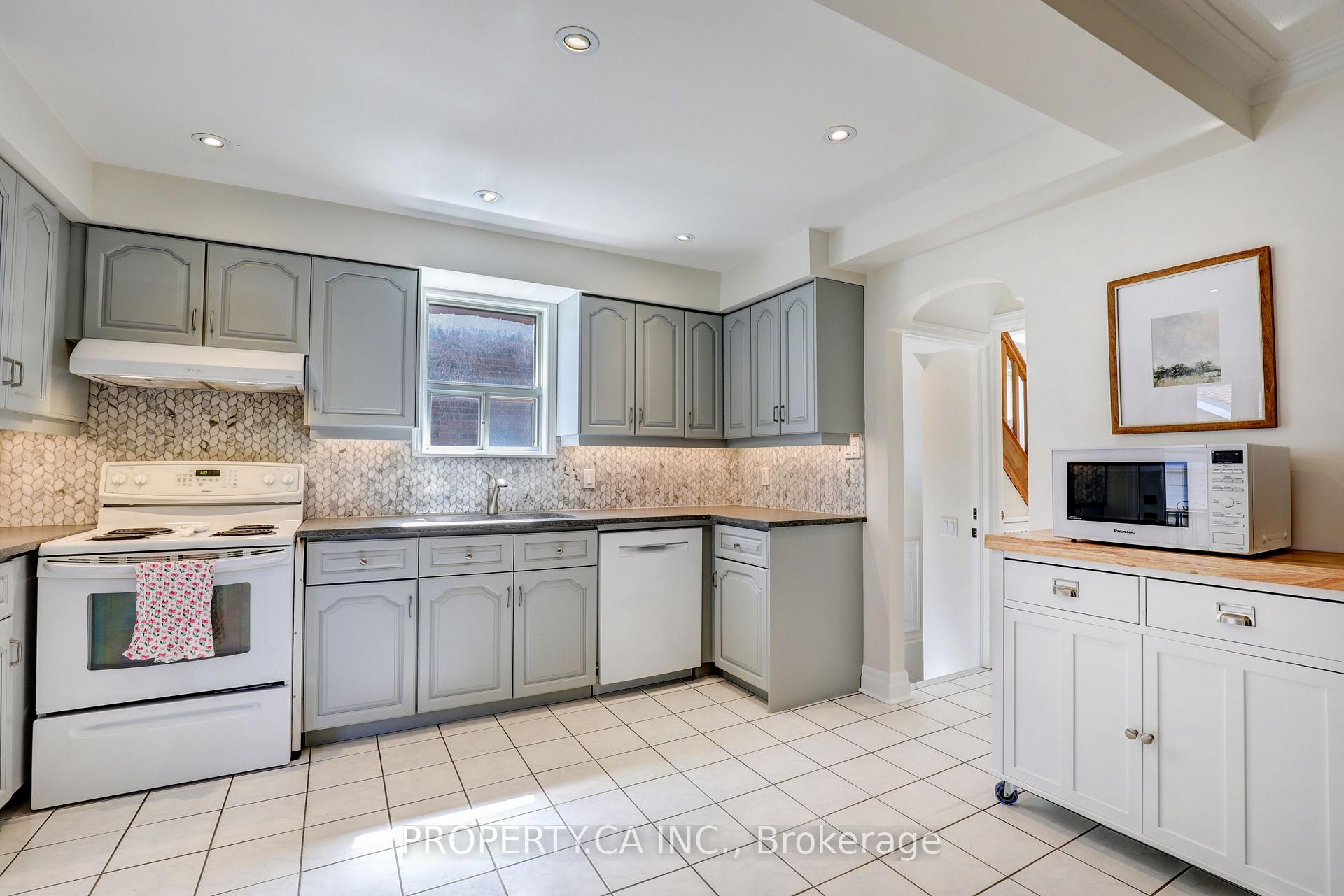 Photo 10 of 135 Cadorna Avenue, Toronto, East York — HOMEH
