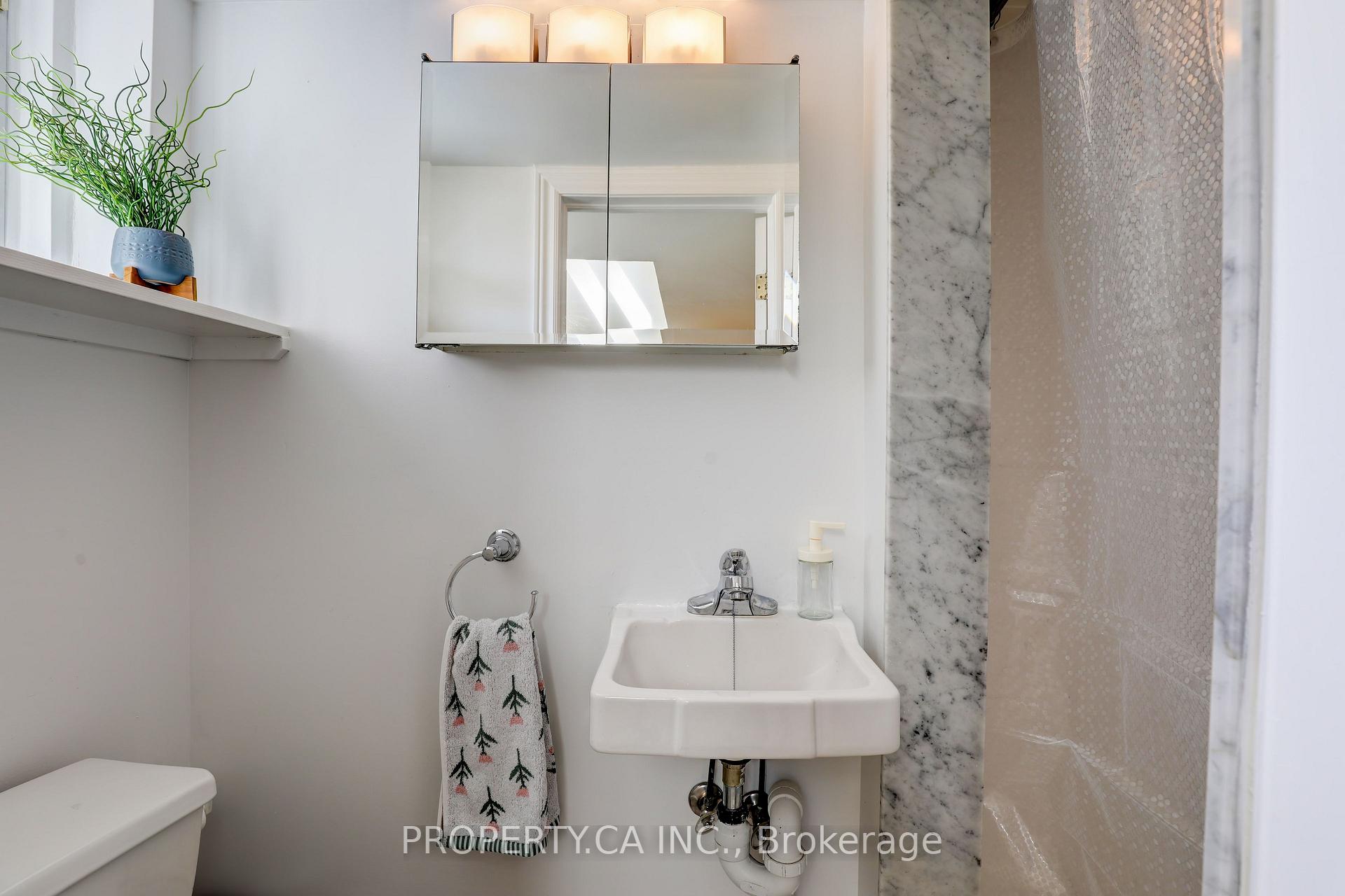 Photo 31 of 135 Cadorna Avenue, Toronto, East York — HOMEH