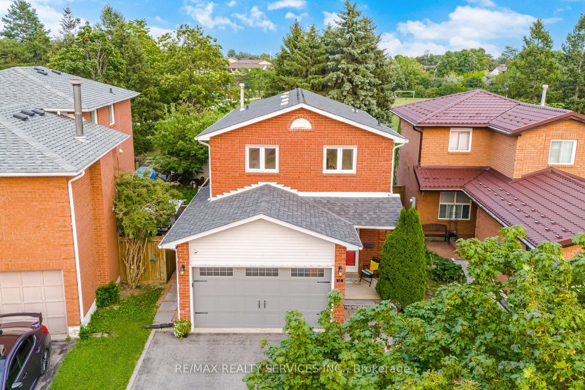 Photo 3 of 10 Valonia Drive, Brampton, Brampton North — HOMEH