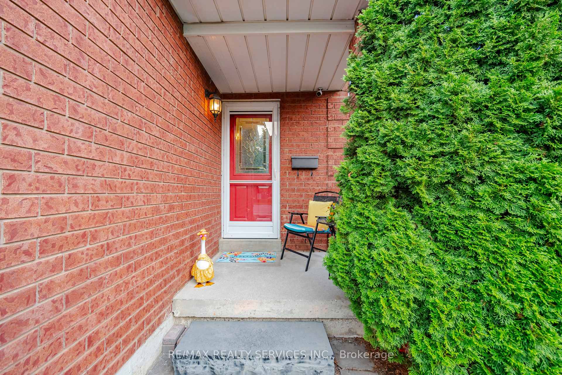 Photo 6 of 10 Valonia Drive, Brampton, Brampton North — HOMEH