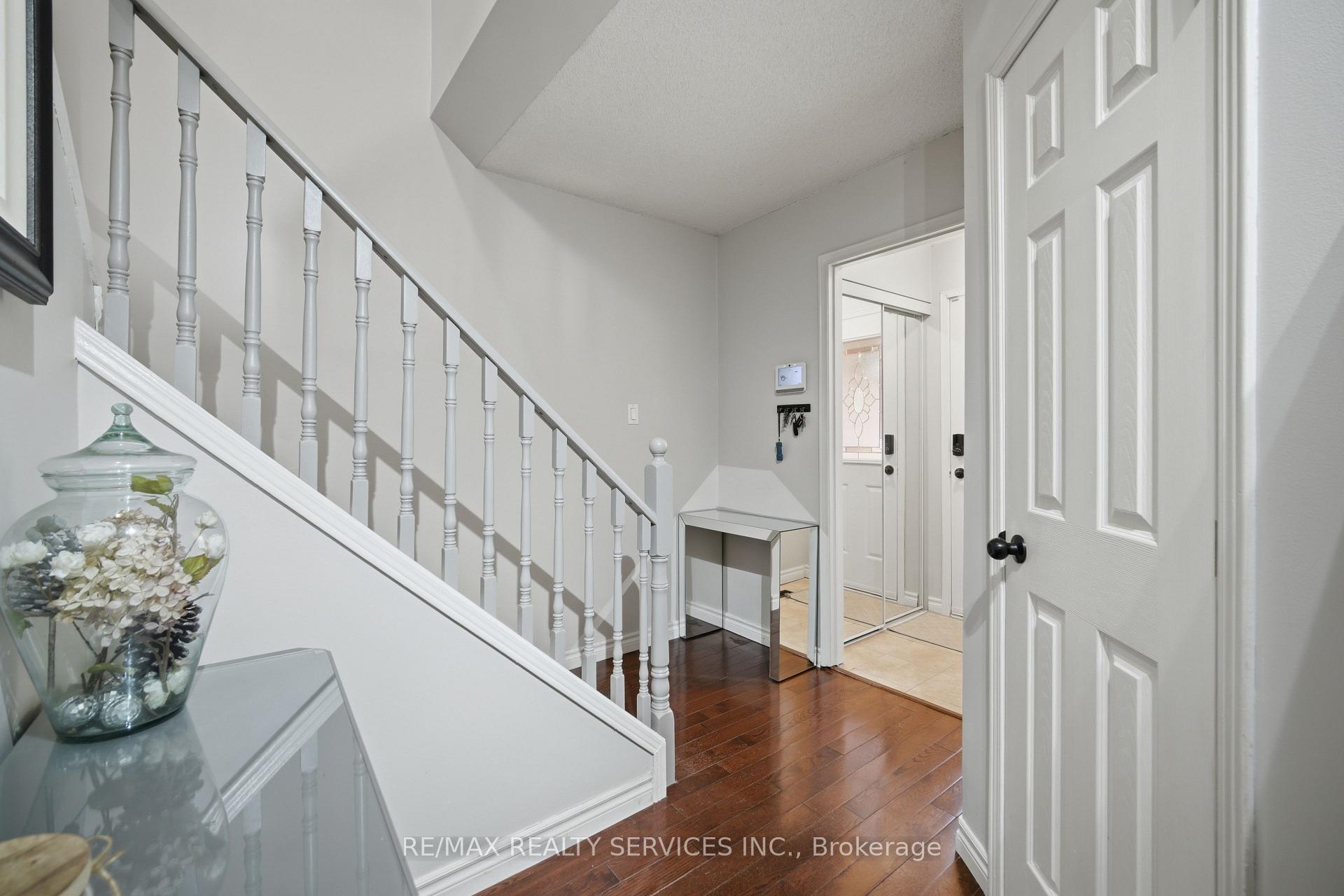 Photo 9 of 10 Valonia Drive, Brampton, Brampton North — HOMEH
