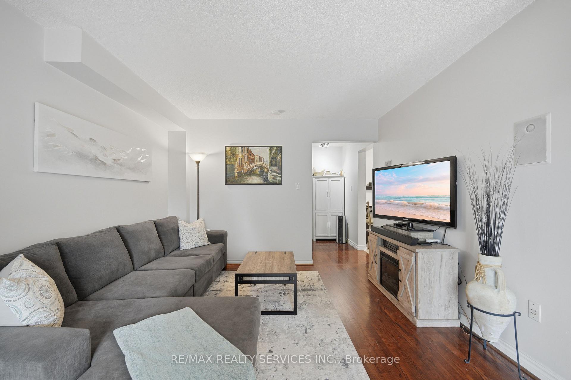Photo 12 of 10 Valonia Drive, Brampton, Brampton North — HOMEH