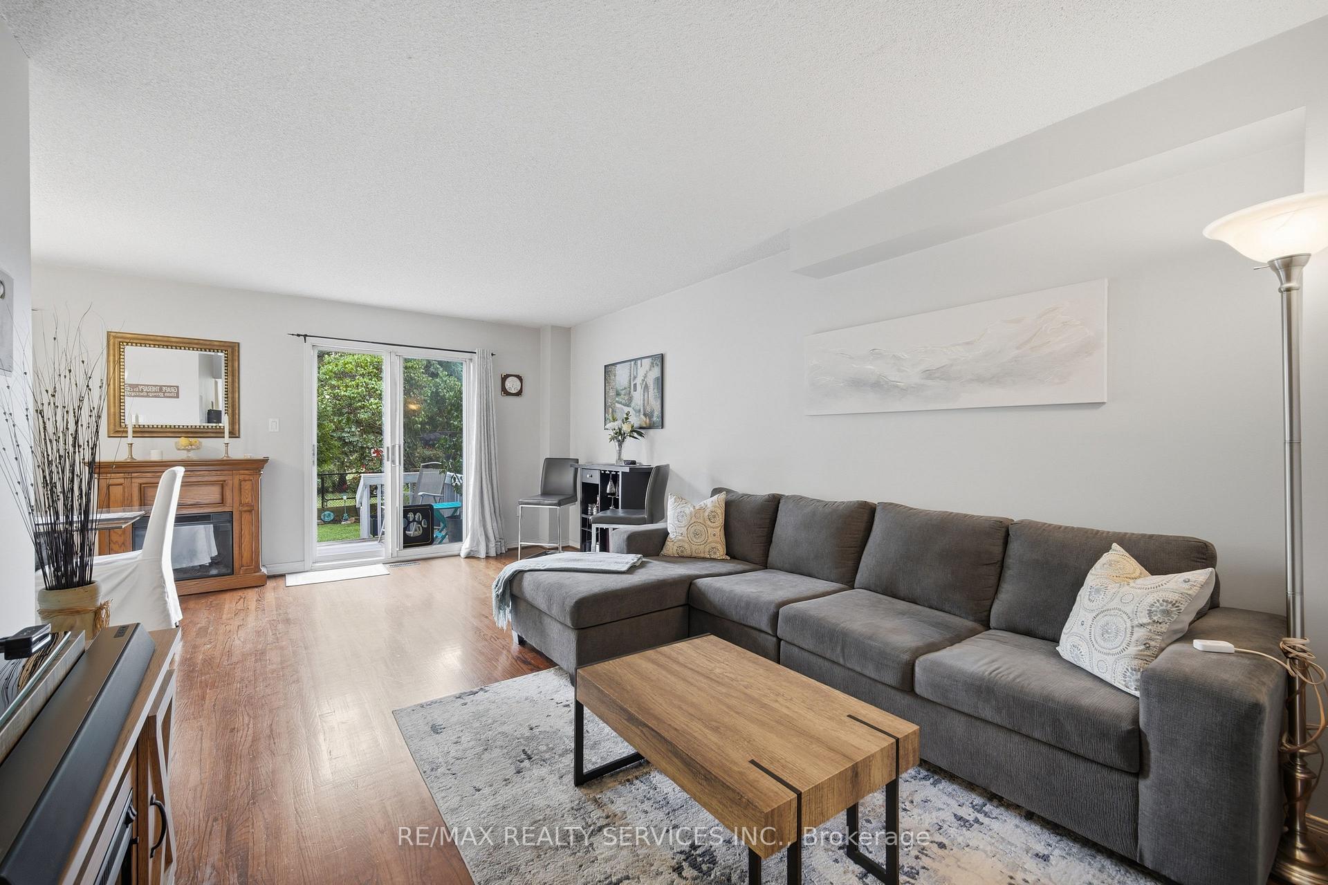 Photo 13 of 10 Valonia Drive, Brampton, Brampton North — HOMEH