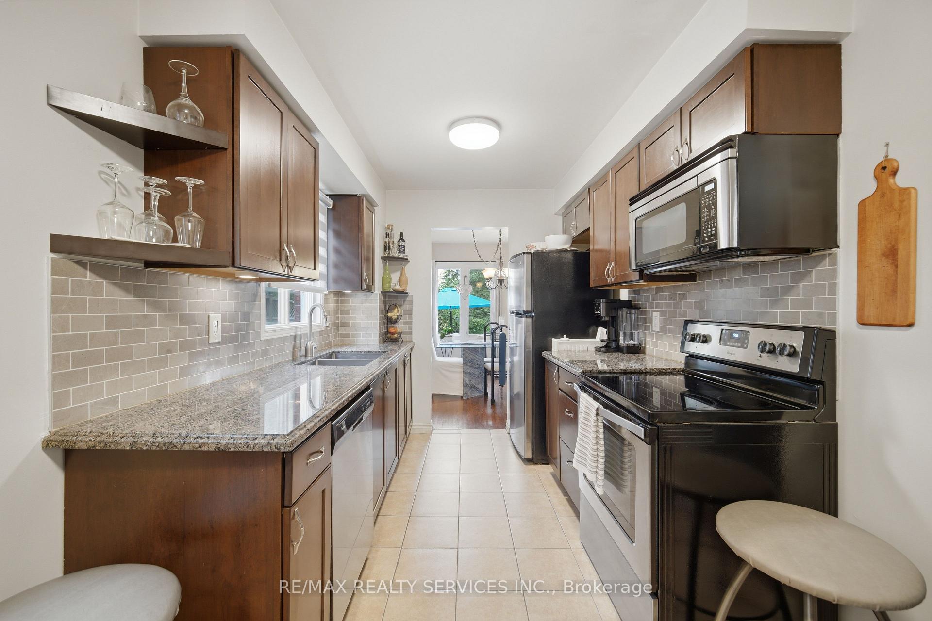 Photo 16 of 10 Valonia Drive, Brampton, Brampton North — HOMEH