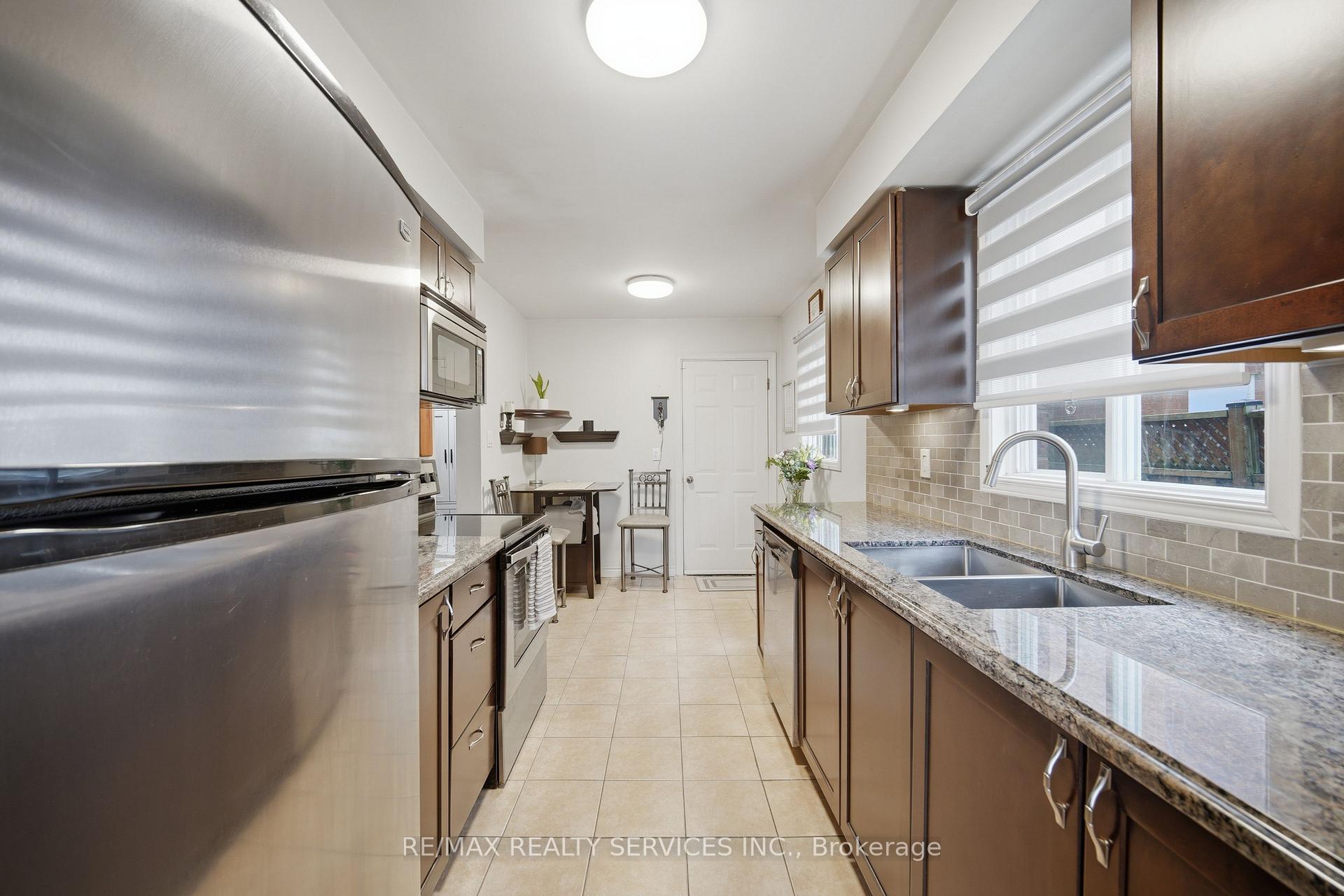 Photo 18 of 10 Valonia Drive, Brampton, Brampton North — HOMEH