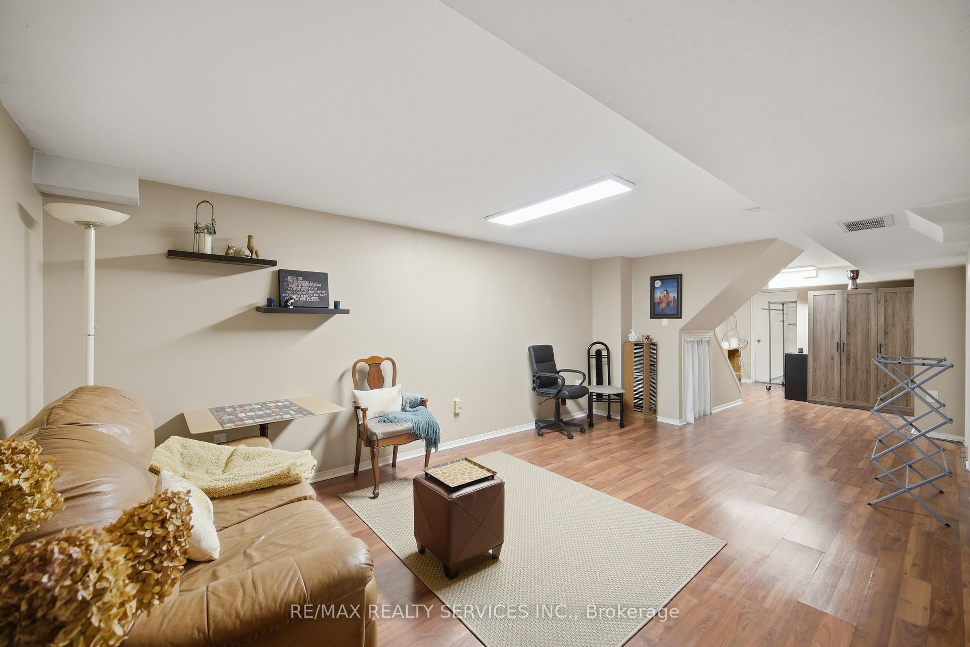 Photo 35 of 10 Valonia Drive, Brampton, Brampton North — HOMEH