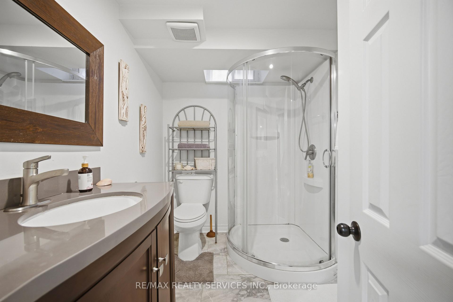 Photo 37 of 10 Valonia Drive, Brampton, Brampton North — HOMEH