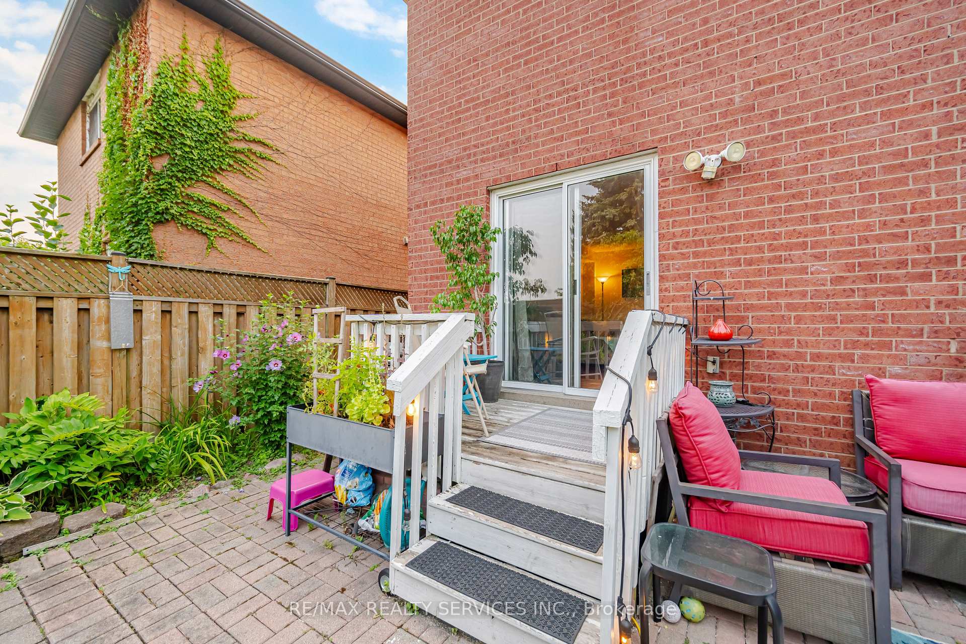 Photo 39 of 10 Valonia Drive, Brampton, Brampton North — HOMEH