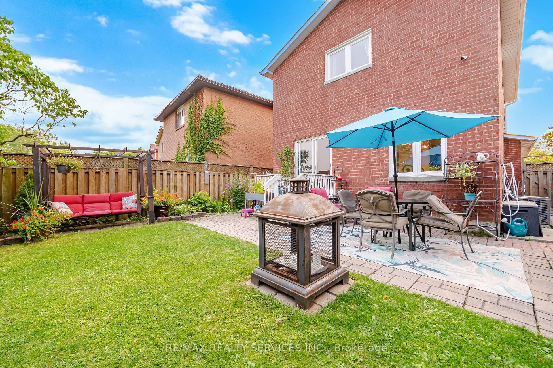 Photo 42 of 10 Valonia Drive, Brampton, Brampton North — HOMEH