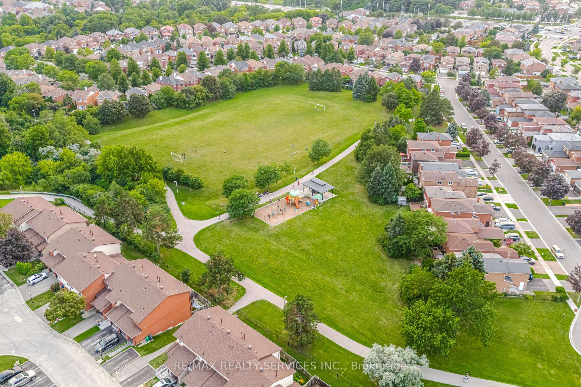 Photo 47 of 10 Valonia Drive, Brampton, Brampton North — HOMEH