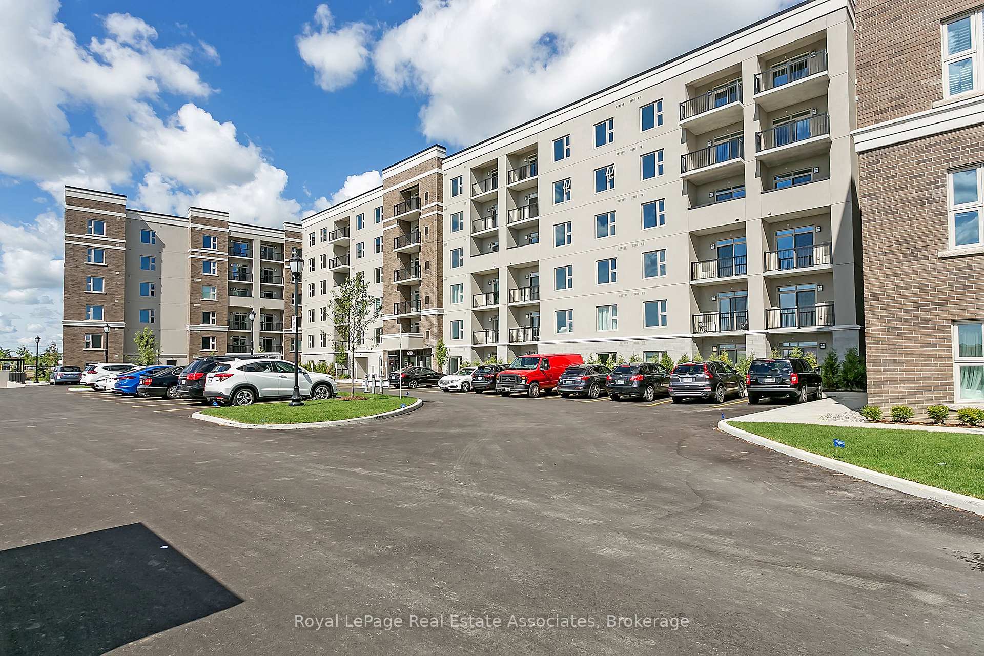 Photo 3 of Unit 524, 610 Farmstead Drive, Milton, Willmott — HOMEH