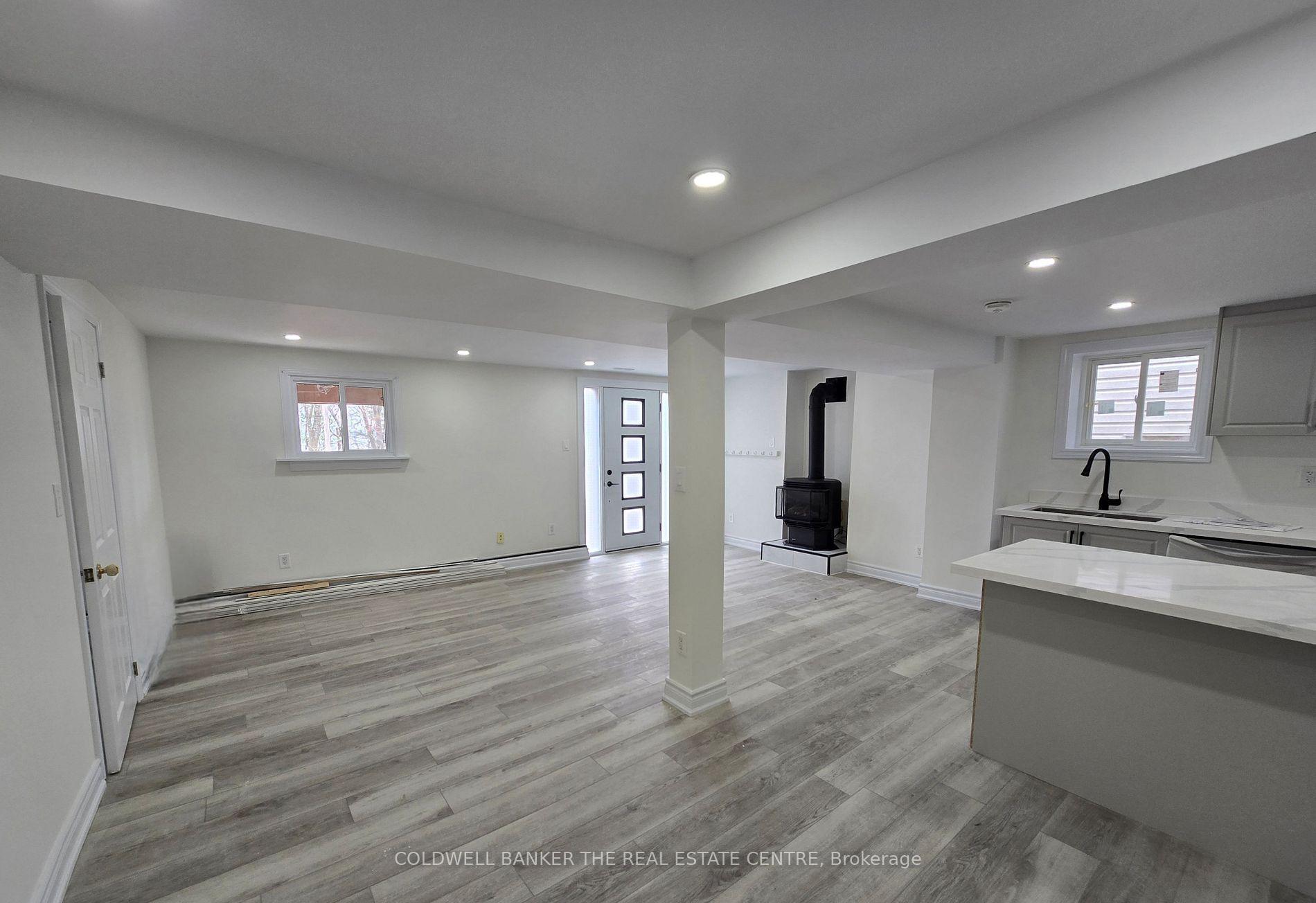 Photo 4 of Unit LOWER, 95 Browning Trail, Barrie, Letitia Heights — HOMEH