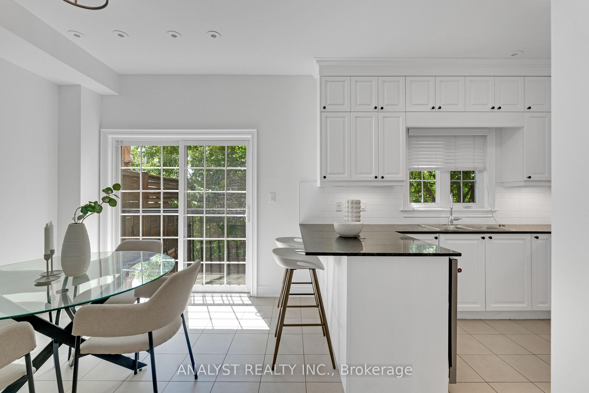 Photo 9 of 34 George Bogg Road, Vaughan, East Woodbridge — HOMEH