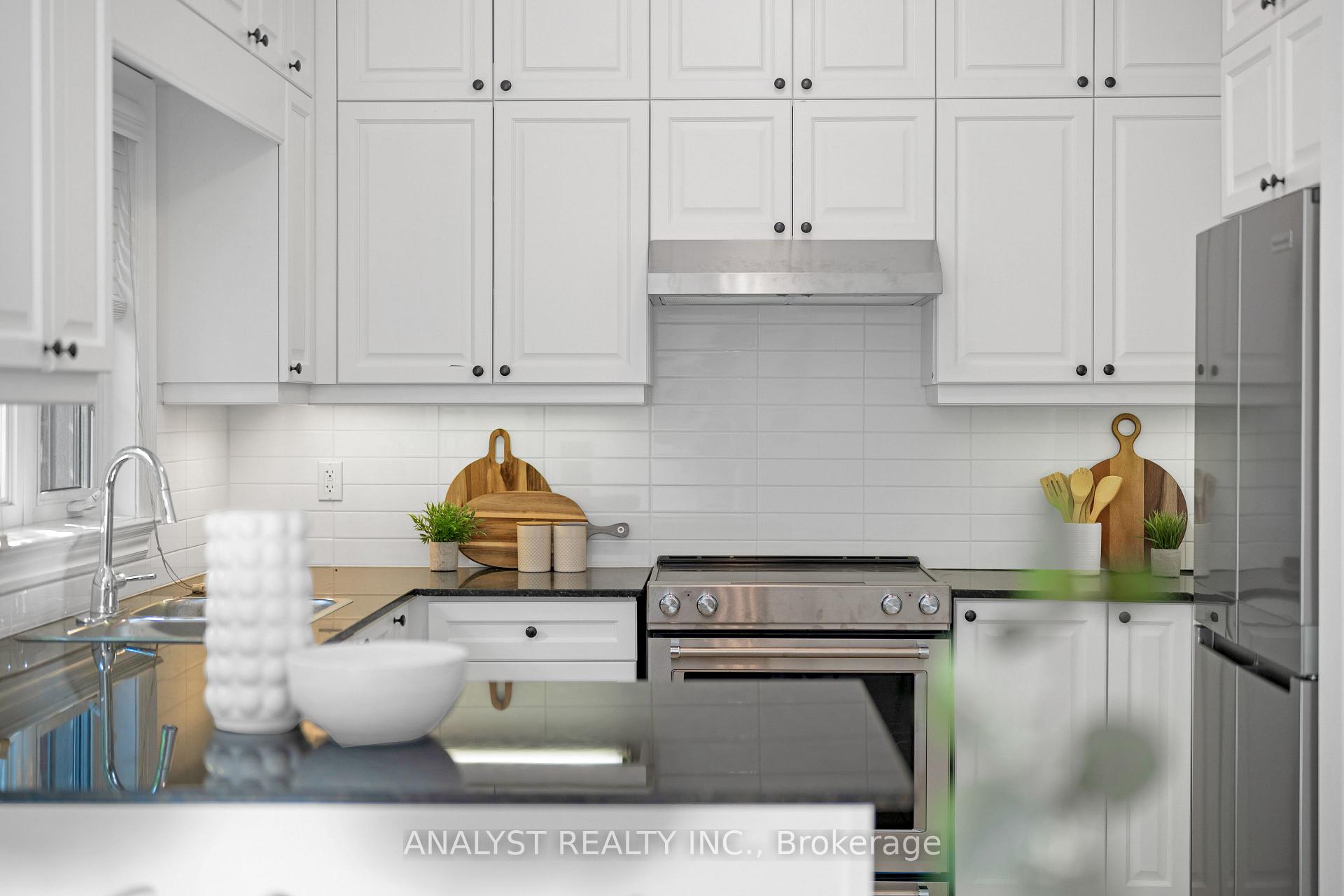 Photo 12 of 34 George Bogg Road, Vaughan, East Woodbridge — HOMEH