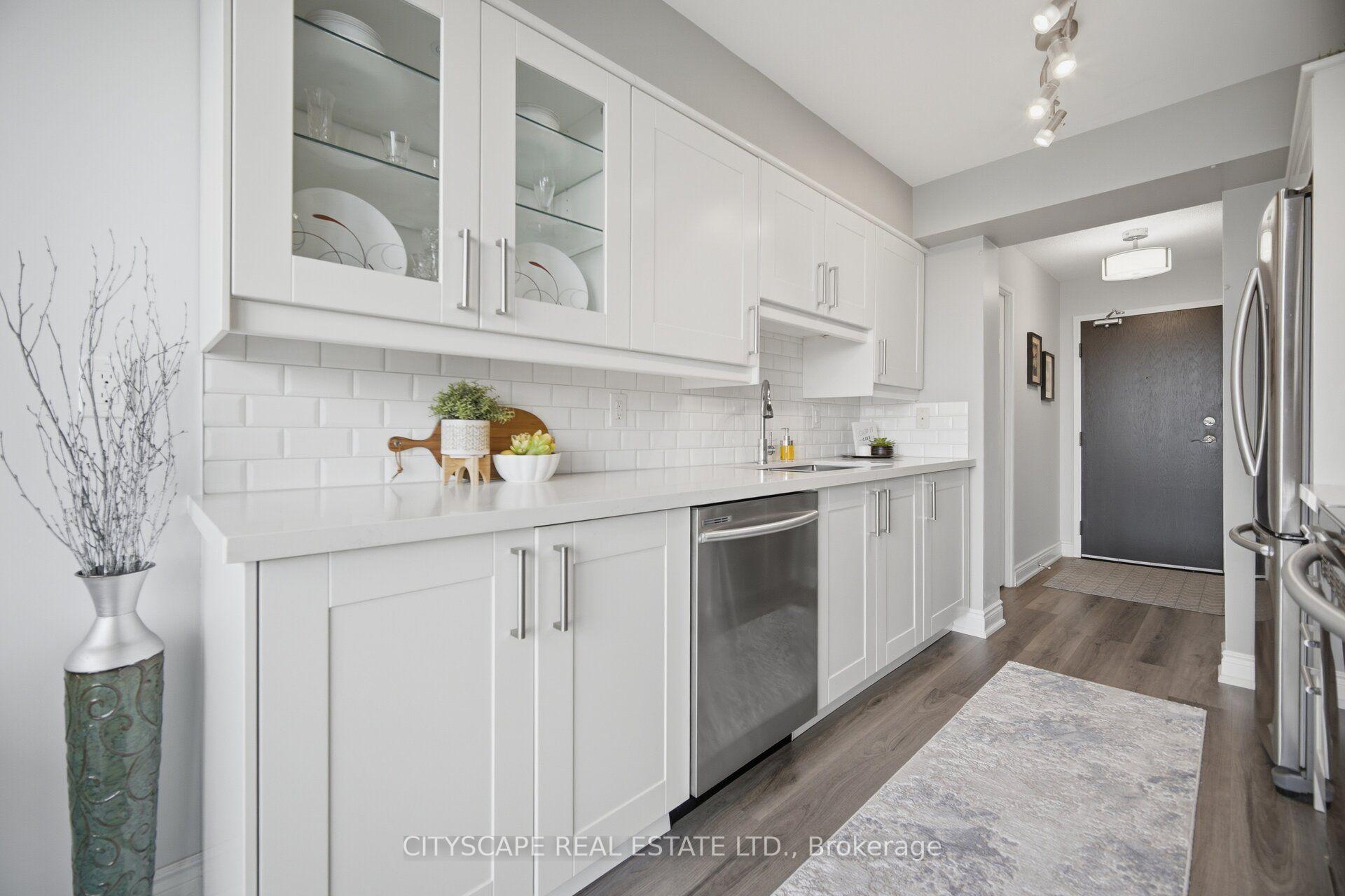 Photo 3 of Unit 1105, 700 Constellation Drive, Mississauga, Hurontario — HOMEH
