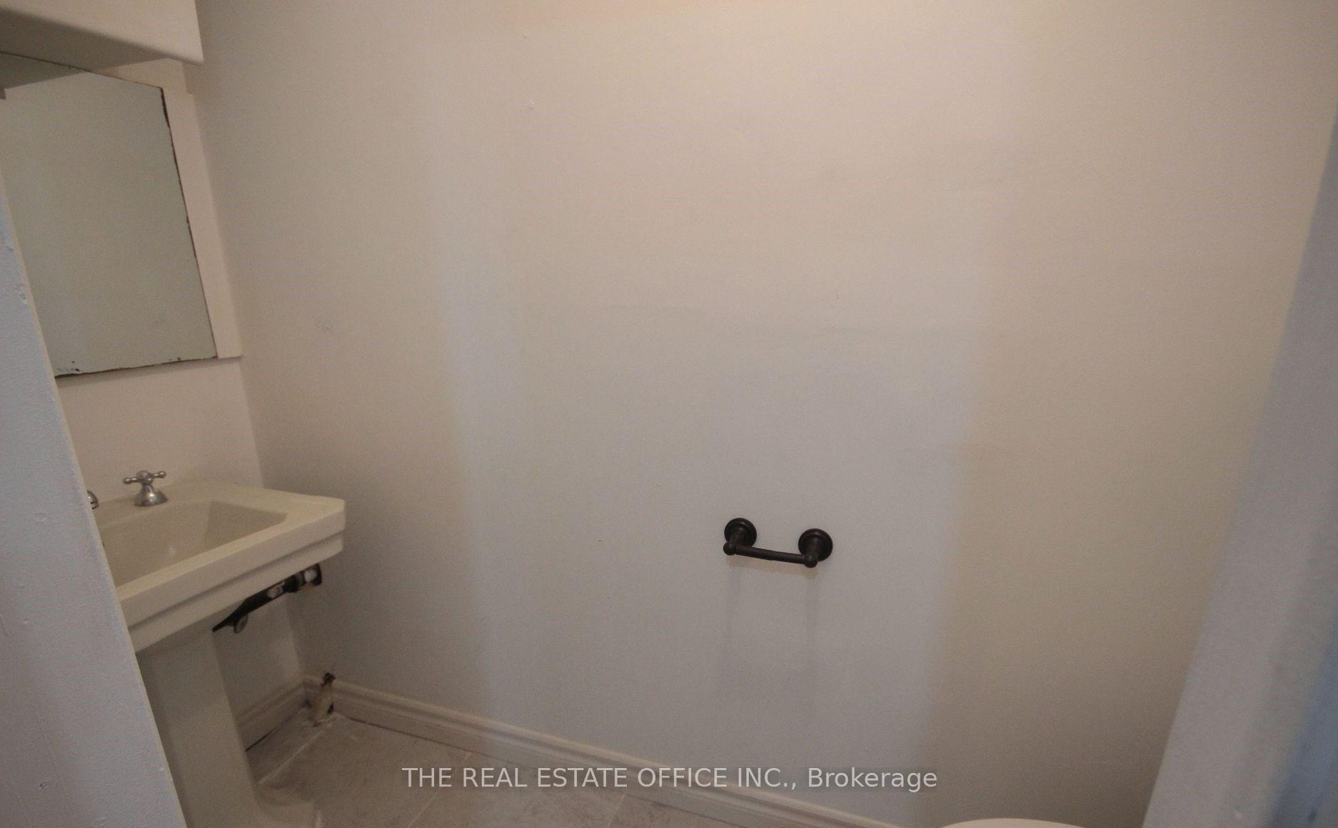 Photo 5 of Unit Unit 1, 2444 Kingston Road, Scarborough, Birchcliffe-Cliffside — HOMEH