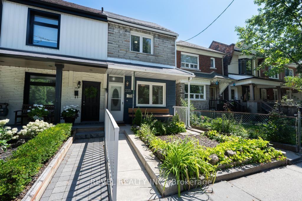 Photo 3 of 255 Franklin Avenue, Toronto, Dovercourt-Wallace Emerson-Junction — HOMEH
