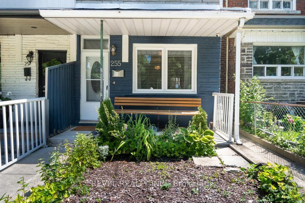 Photo 5 of 255 Franklin Avenue, Toronto, Dovercourt-Wallace Emerson-Junction — HOMEH