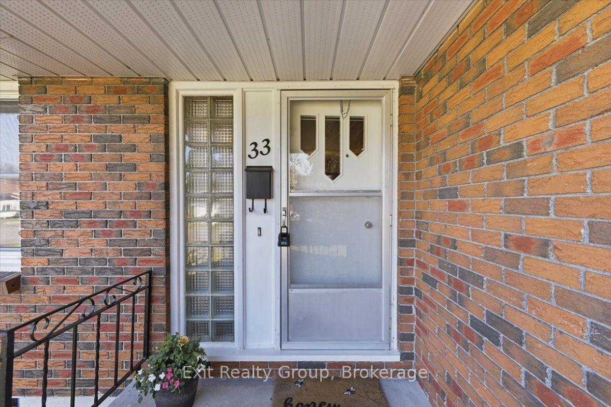 Photo 3 of 33 First Avenue, Quinte West, Trenton Ward — HOMEH