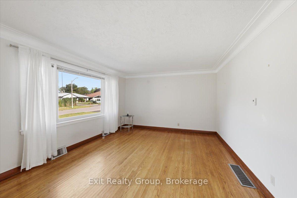 Photo 5 of 33 First Avenue, Quinte West, Trenton Ward — HOMEH